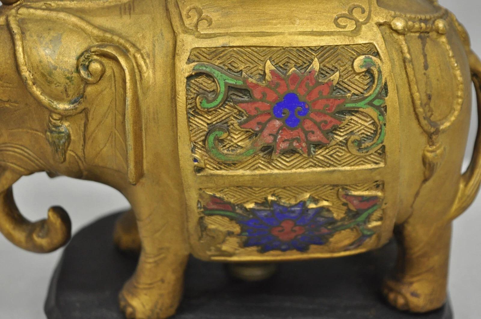 Petite lampe de bureau Boudoir éléphant de style chinoiserie indienne ancienne en bronze doré en vente 1