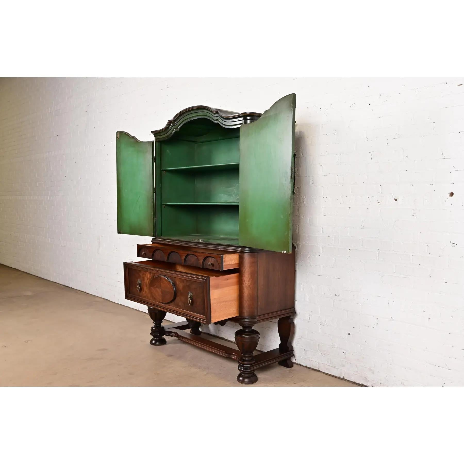 Antikes jakobinisches Bücherregal, grün lackiert, handbemalt, Chinoiserie im Angebot 1