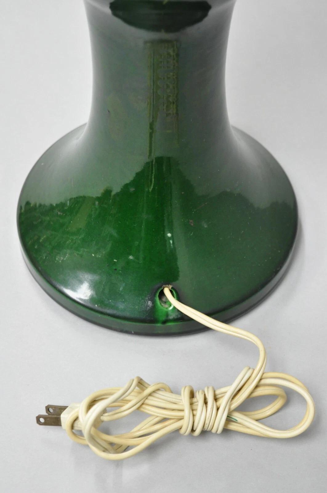 Lámpara de sobremesa con jarrón bulboso verde de cerámica japonesa Chinoiserie antigua en venta 4
