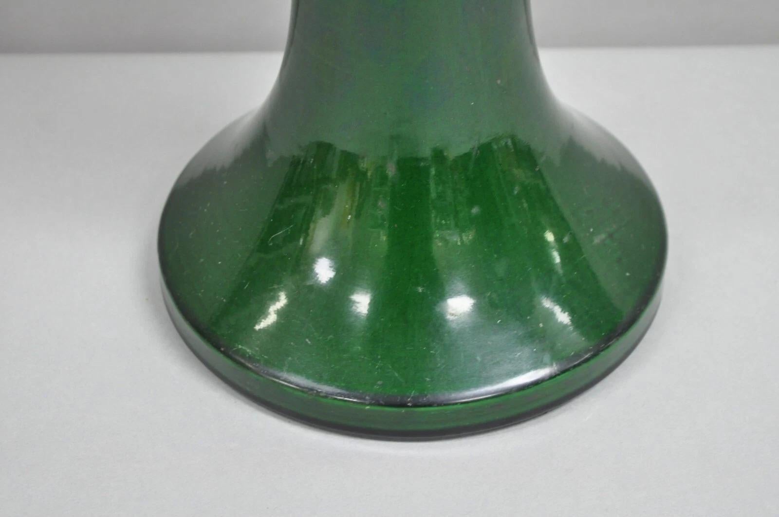 Lámpara de sobremesa con jarrón bulboso verde de cerámica japonesa Chinoiserie antigua en Bueno estado para la venta en Philadelphia, PA