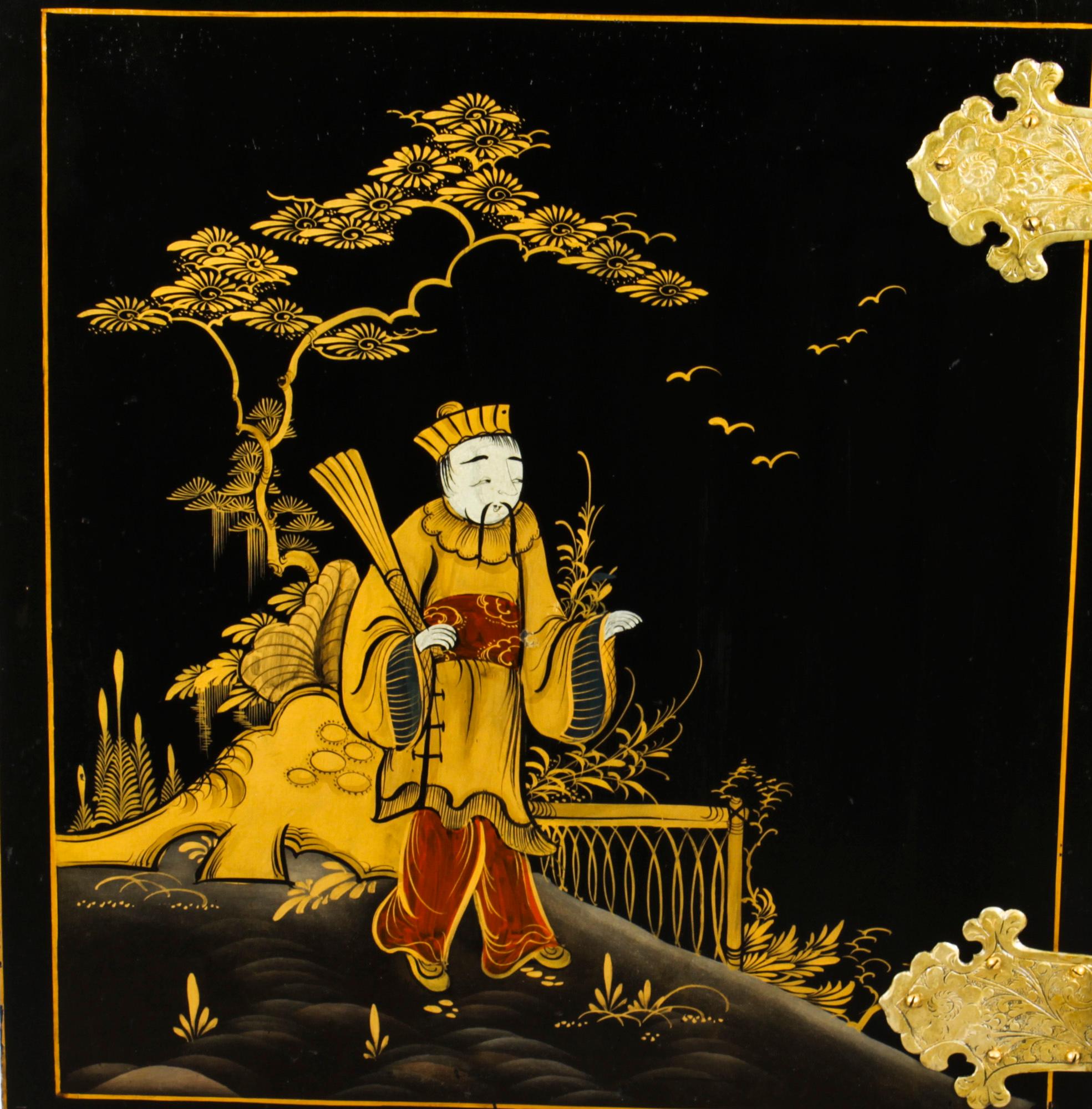 Antiker Chinoiserie-Lackschrank auf vergoldetem Holzständer, frühes 20. Jahrhundert 8