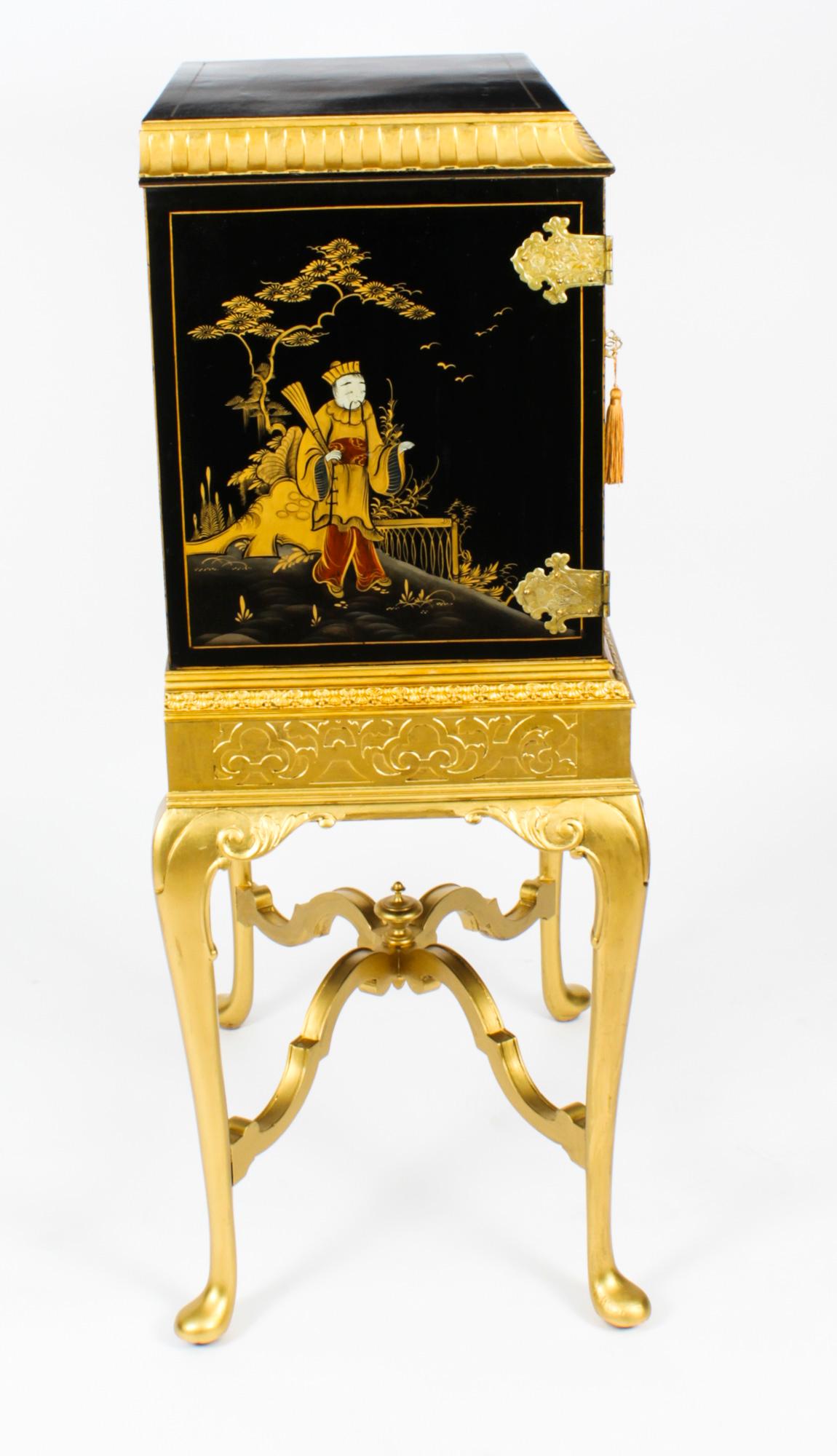 Antiker Chinoiserie-Lackschrank auf vergoldetem Holzständer, frühes 20. Jahrhundert 10