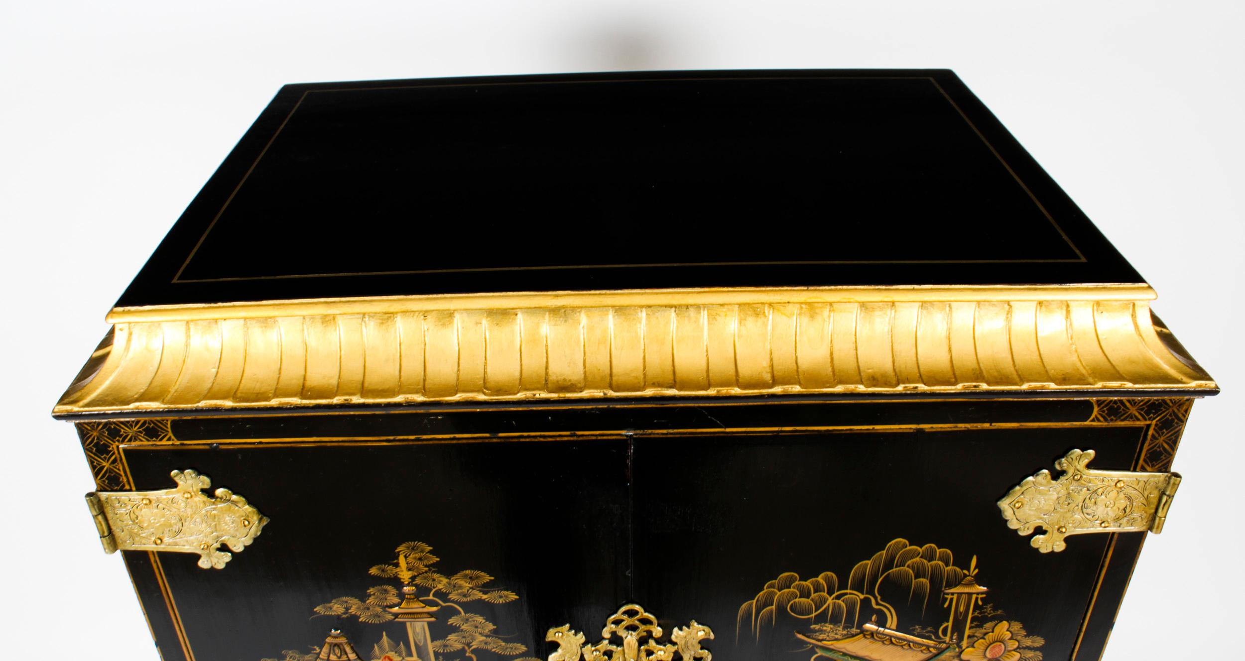 Antiker Chinoiserie-Lackschrank auf vergoldetem Holzständer, frühes 20. Jahrhundert 11