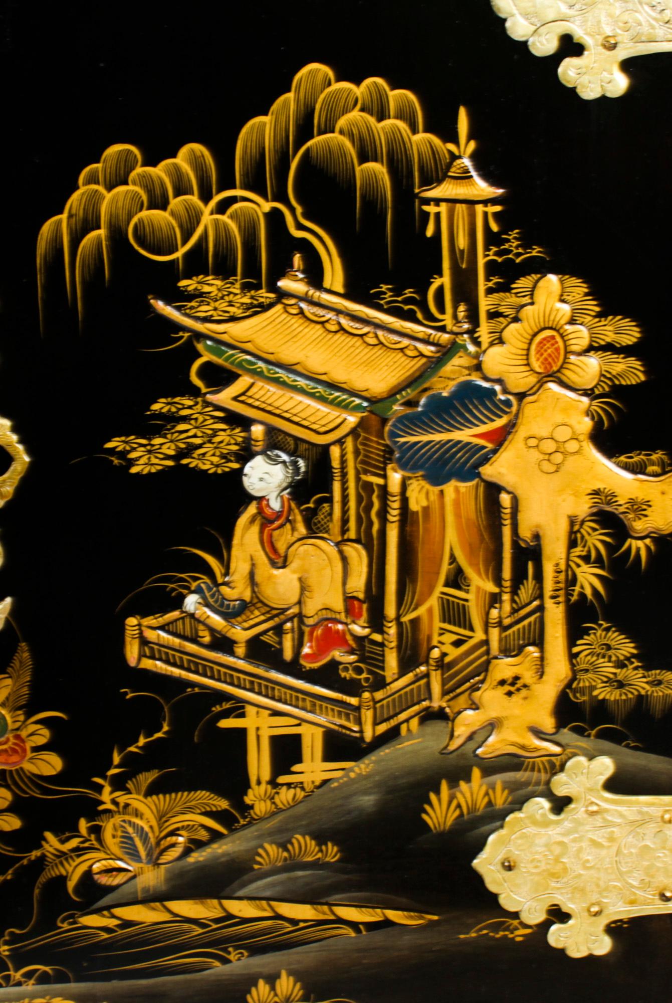 Antiker Chinoiserie-Lackschrank auf vergoldetem Holzständer, frühes 20. Jahrhundert 2