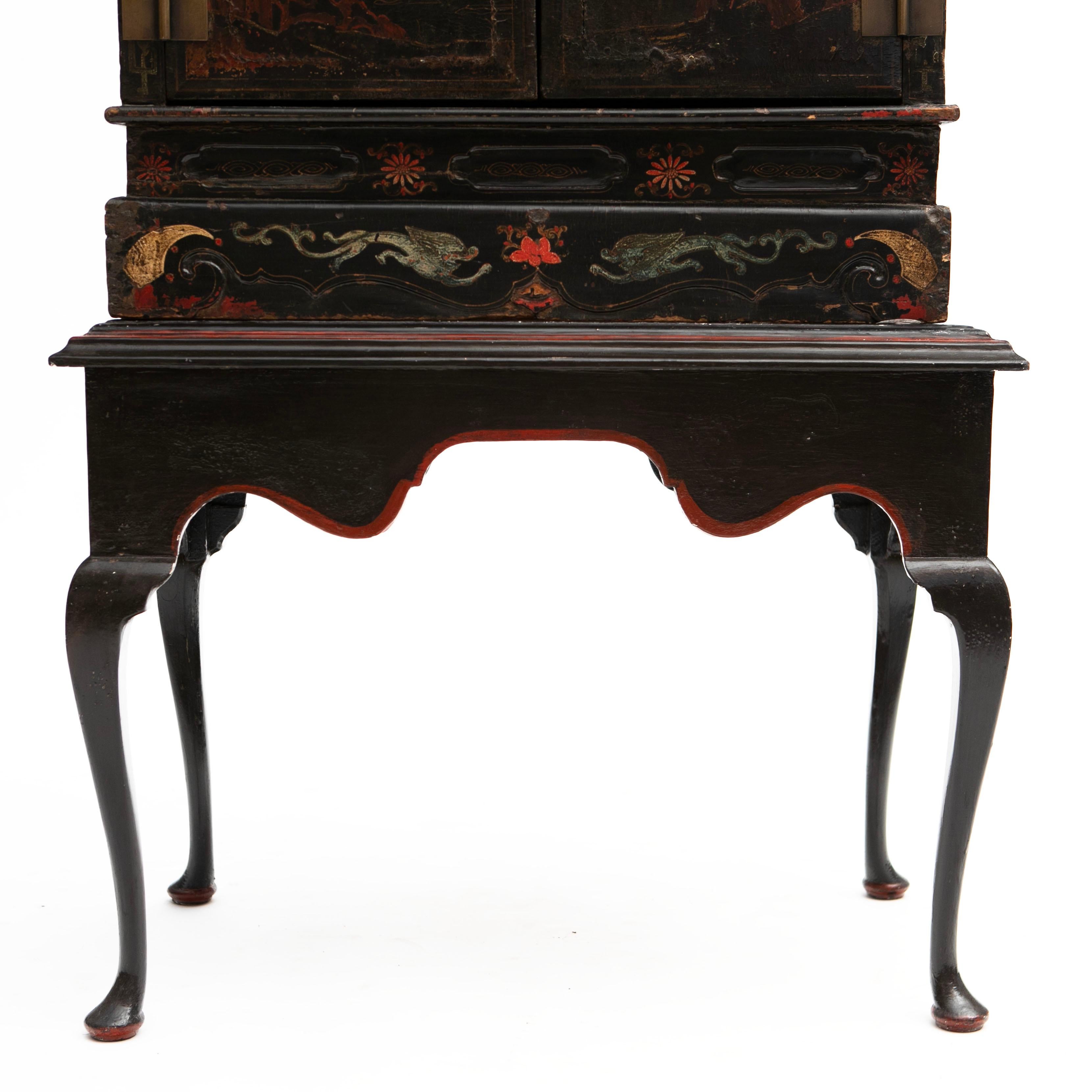 19th Century Chinoiserie Black Lacquered Cabinet on Stand For Sale