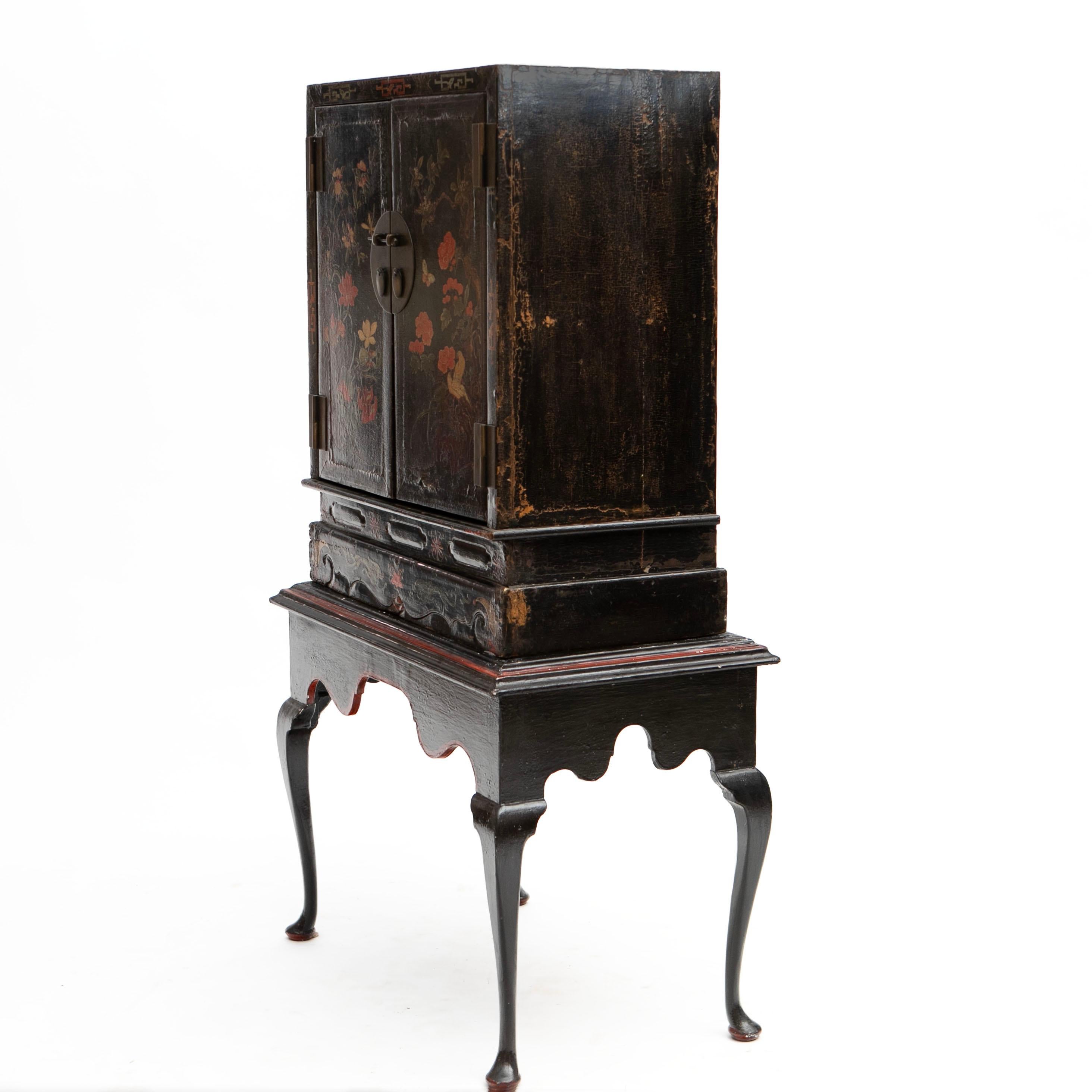 Chinoiserie Black Lacquered Cabinet on Stand For Sale 1