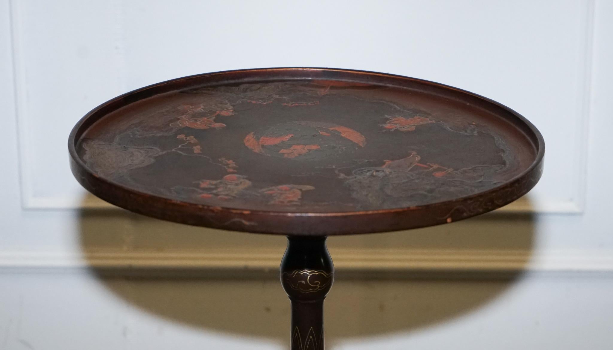 ANTIQUE CHINOISERIE LACQUERED HAND PAINTED SIDE END WiNE LAMP TABLE (Handgefertigt) im Angebot