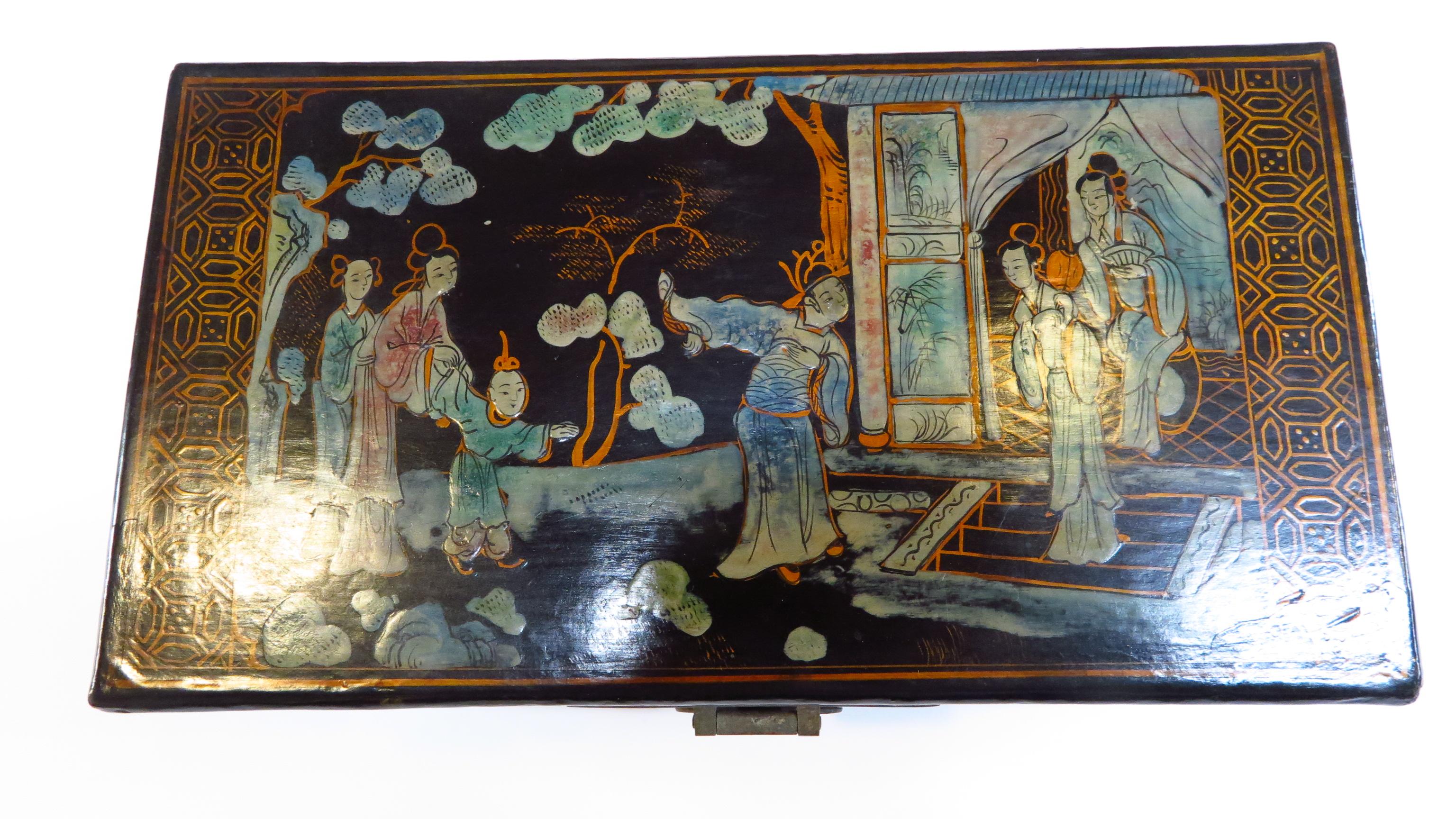 Antique Chinoiserie Painted Box In Good Condition In New York, NY