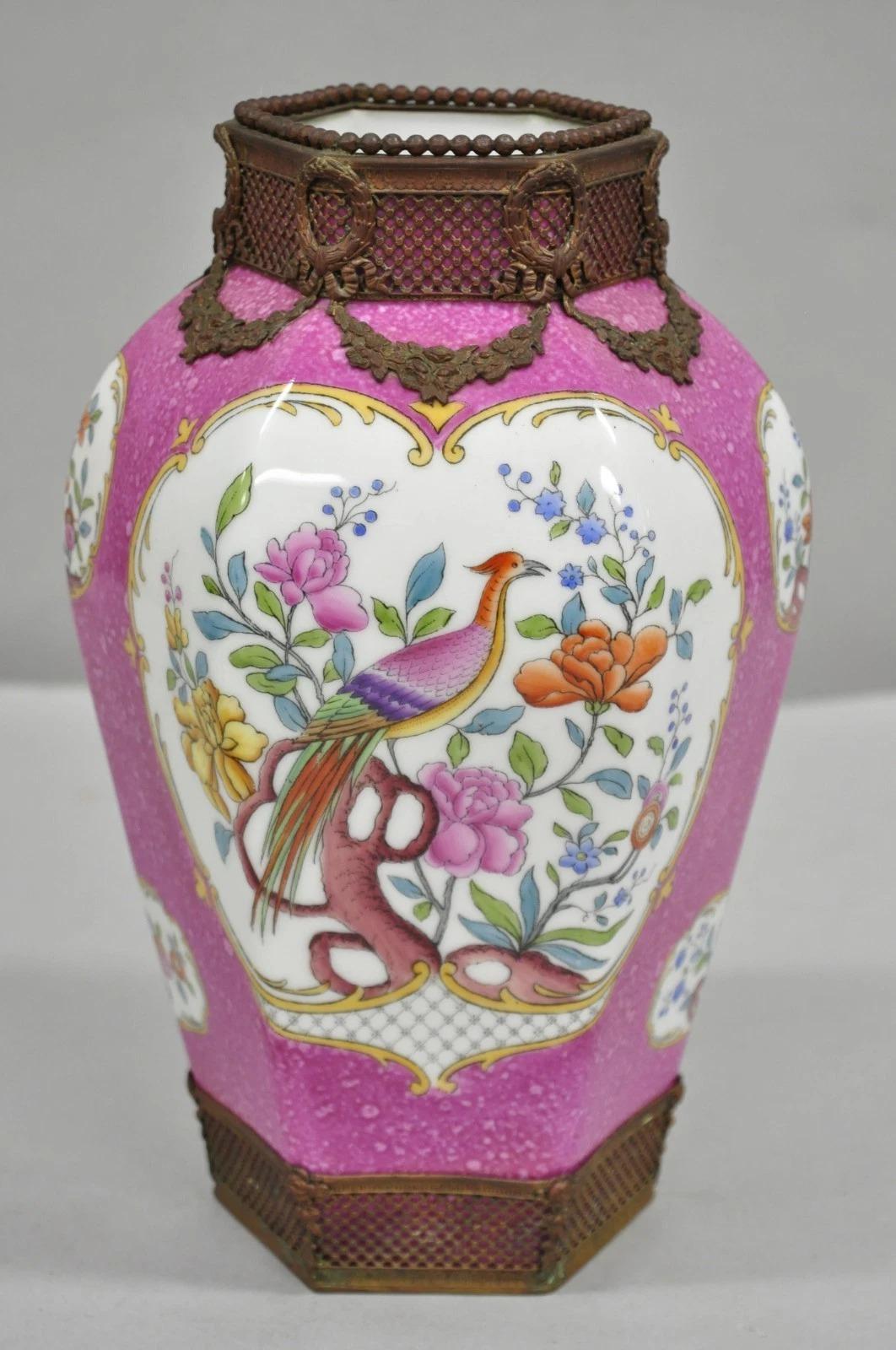 Antique Chinoiserie Rose Porcelaine Française Allemande Ormulu Oiseau Peint Vase en vente 5