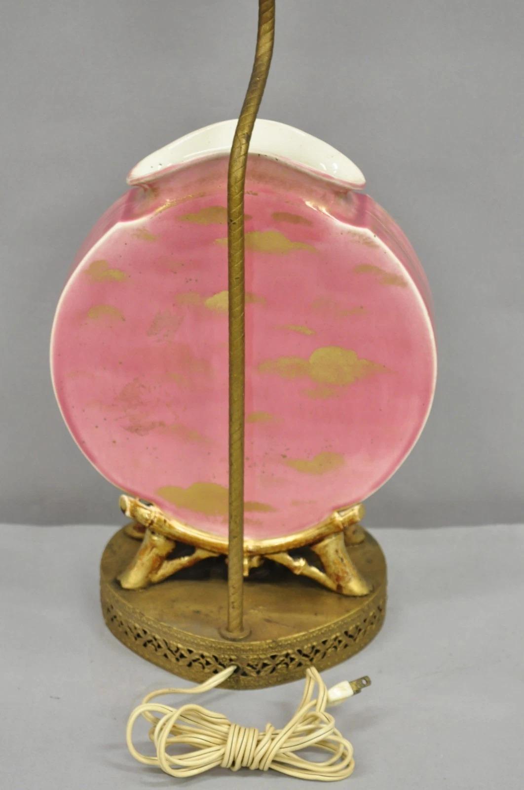 Ancienne paire de lampes de table à vase rond en porcelaine rose de Chinoiserie avec oiseaux en vente 5