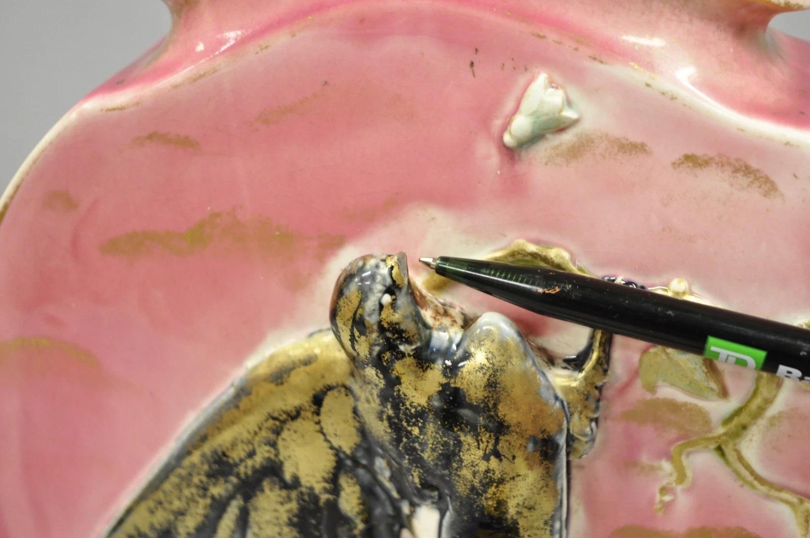 Ancienne paire de lampes de table à vase rond en porcelaine rose de Chinoiserie avec oiseaux en vente 2