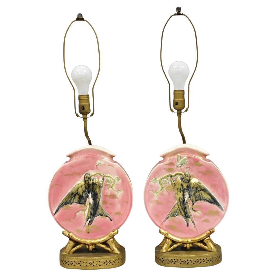 Ancienne paire de lampes de table à vase rond en porcelaine rose de Chinoiserie avec oiseaux en vente