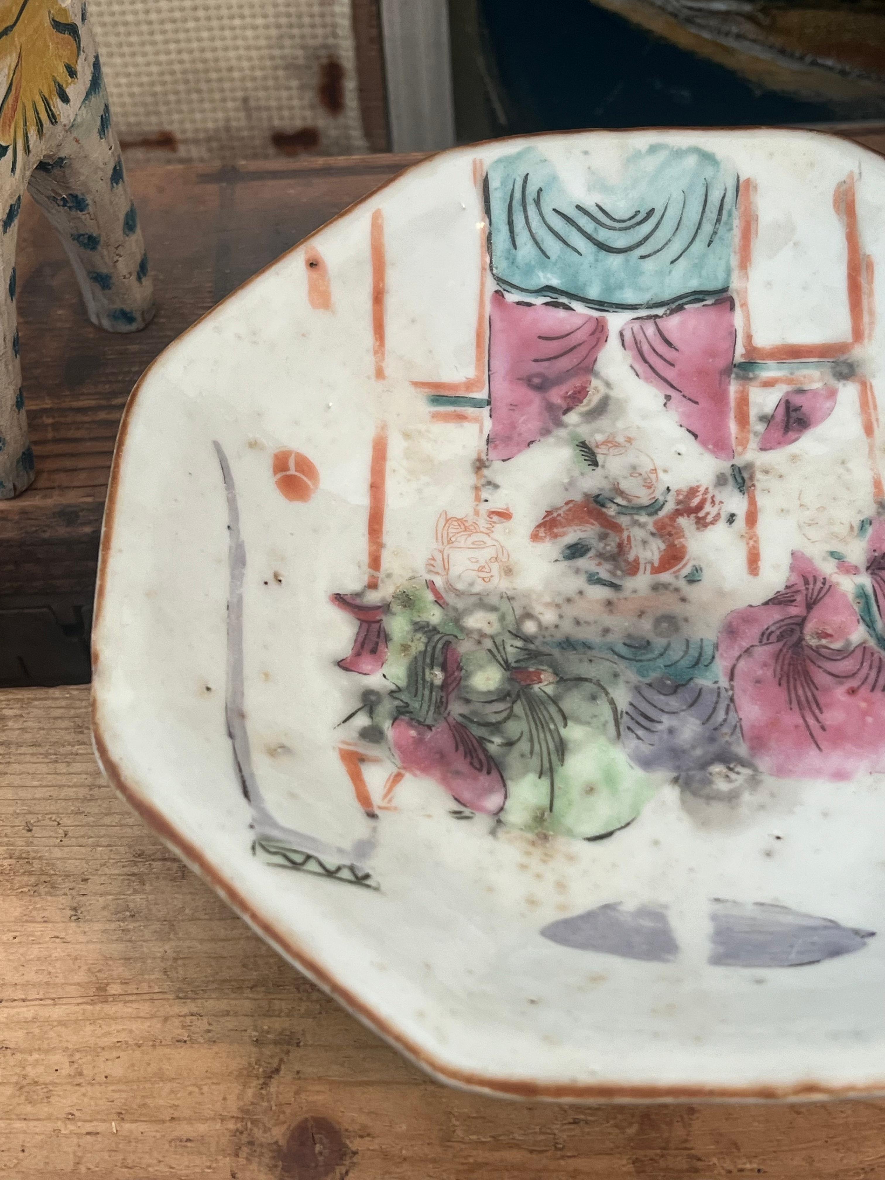 Plat ancien peint à la main de style chinoiserie, vers 1900 Bon état - En vente à Seattle, WA