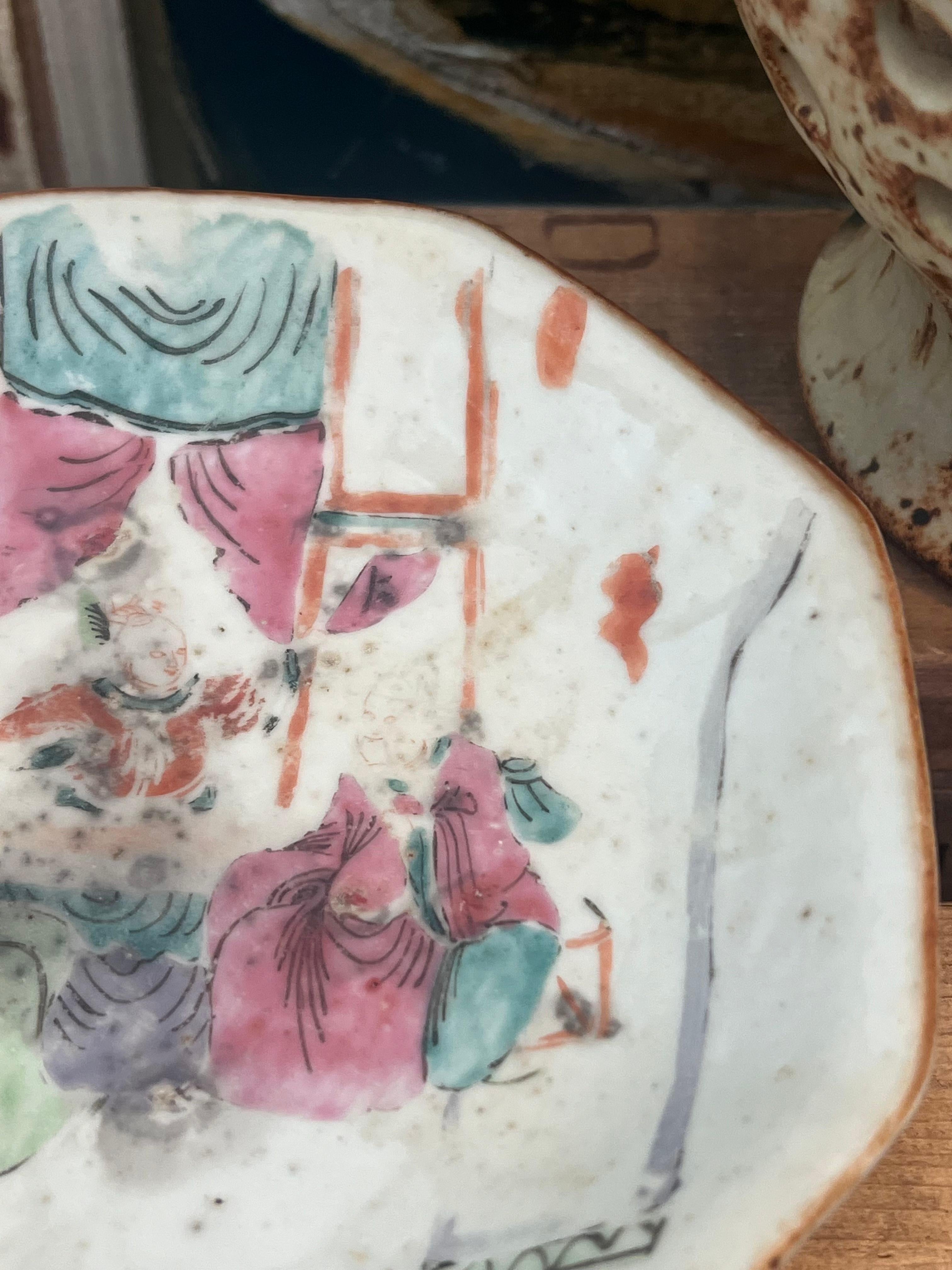 Début du 20ème siècle Plat ancien peint à la main de style chinoiserie, vers 1900 en vente