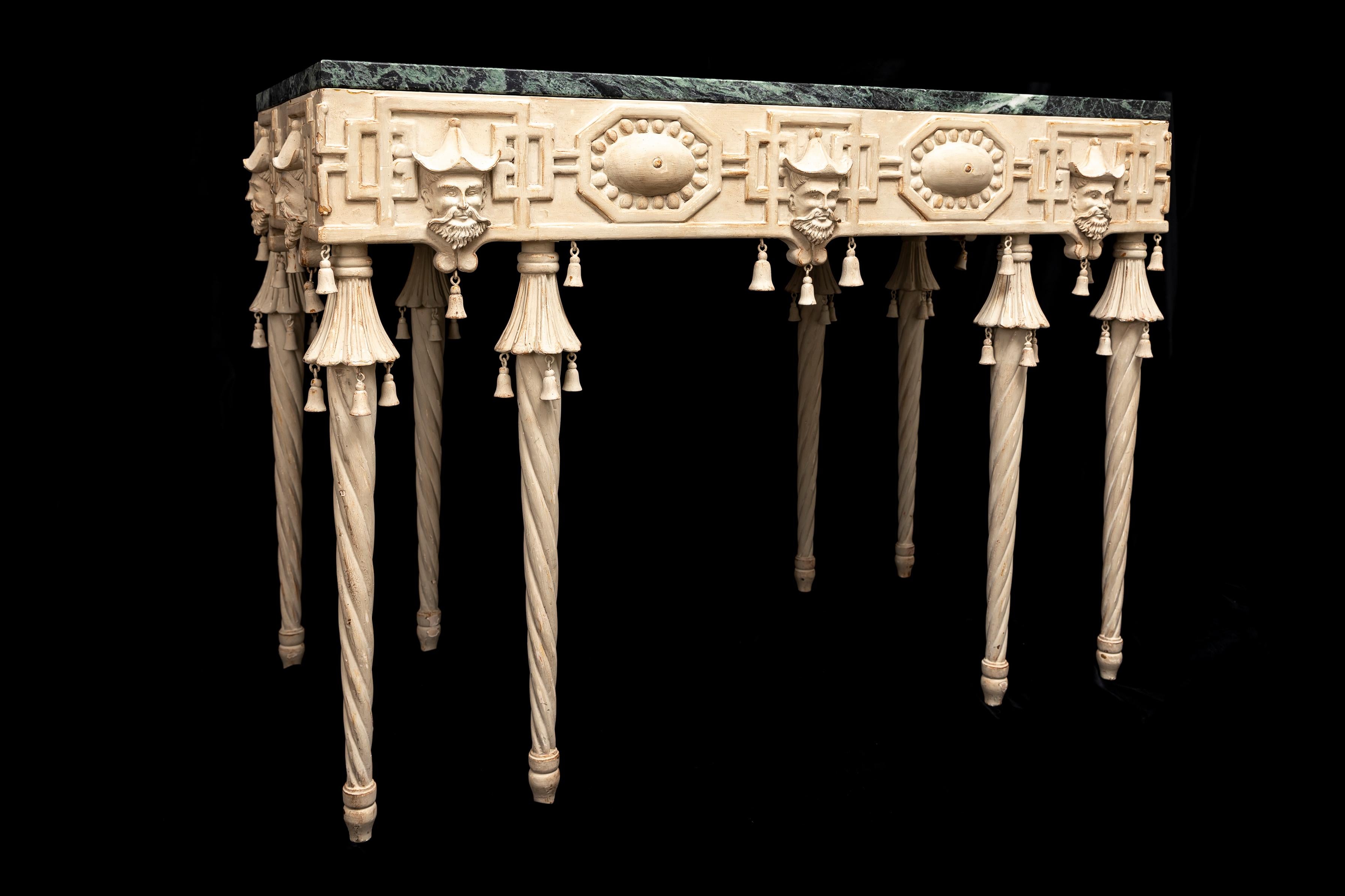 Français Ancienne table console peinte en blanc de style Chinoiserie avec pagodes, Brighton Pavilion en vente