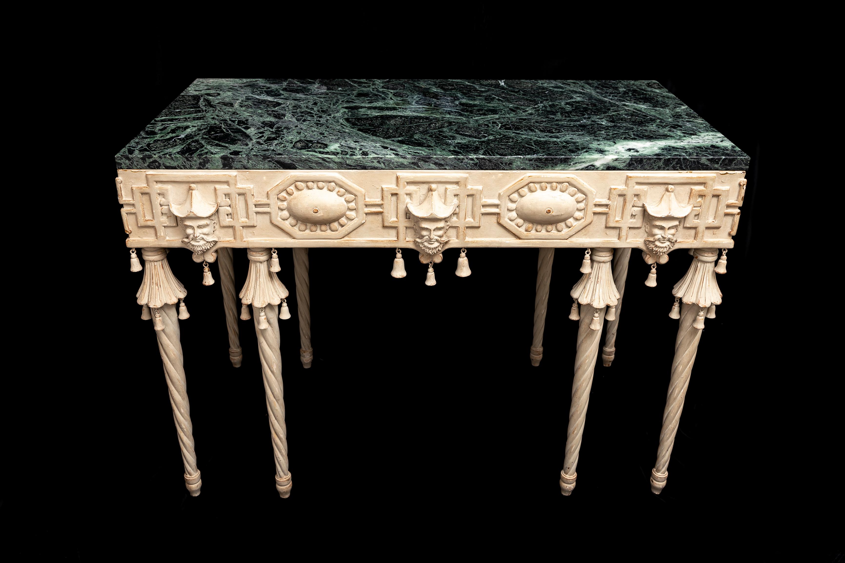 Sculpté à la main Ancienne table console peinte en blanc de style Chinoiserie avec pagodes, Brighton Pavilion en vente