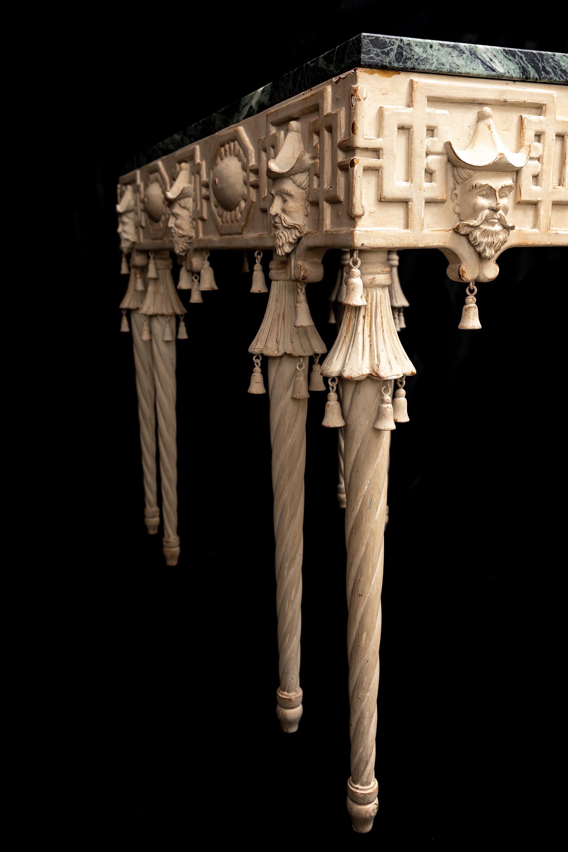 Marbre Ancienne table console peinte en blanc de style Chinoiserie avec pagodes, Brighton Pavilion en vente