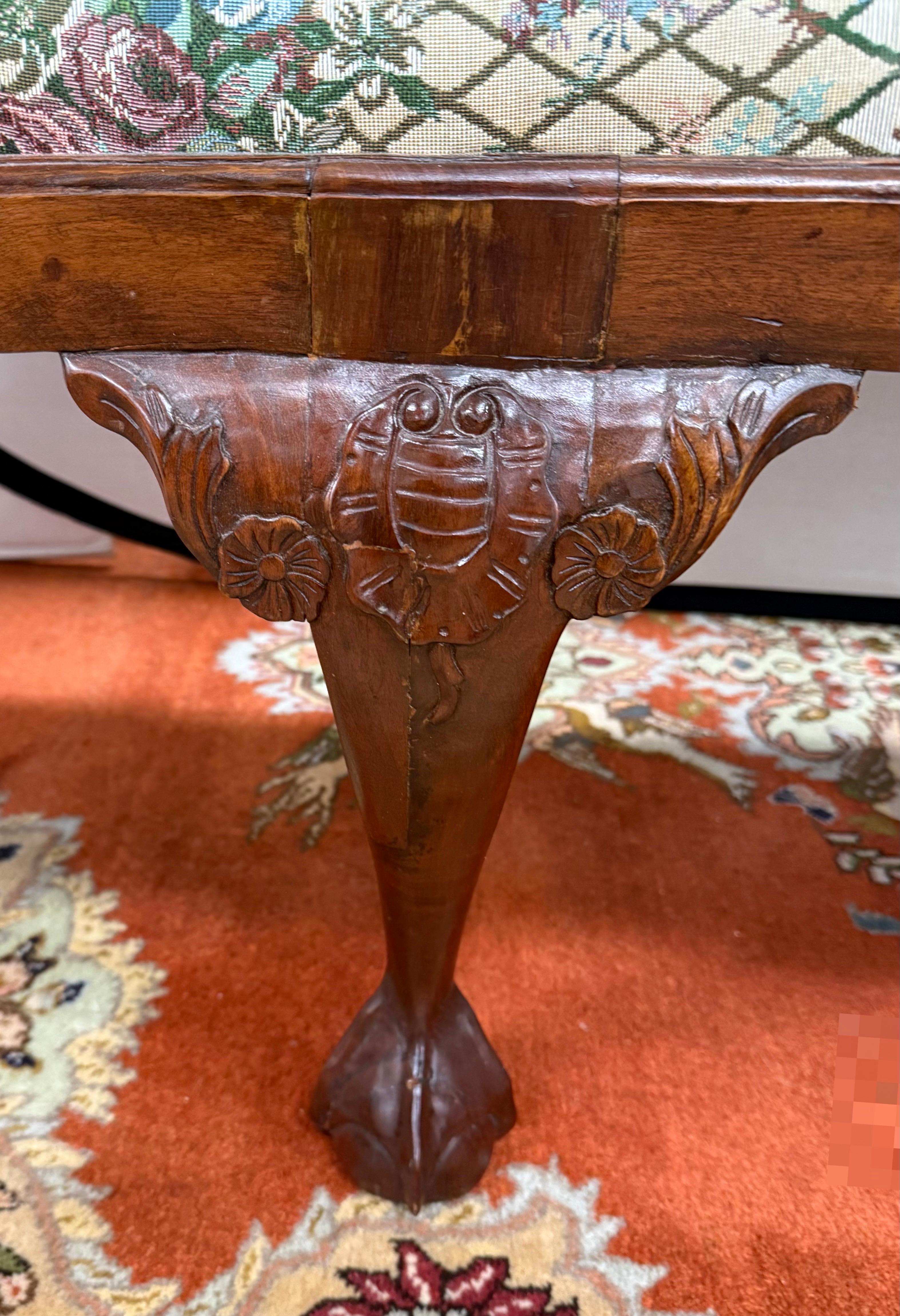 Antique Chippendale Carved Mahogany Three-Seat Bench With Upholstered Seat In Good Condition For Sale In West Hartford, CT