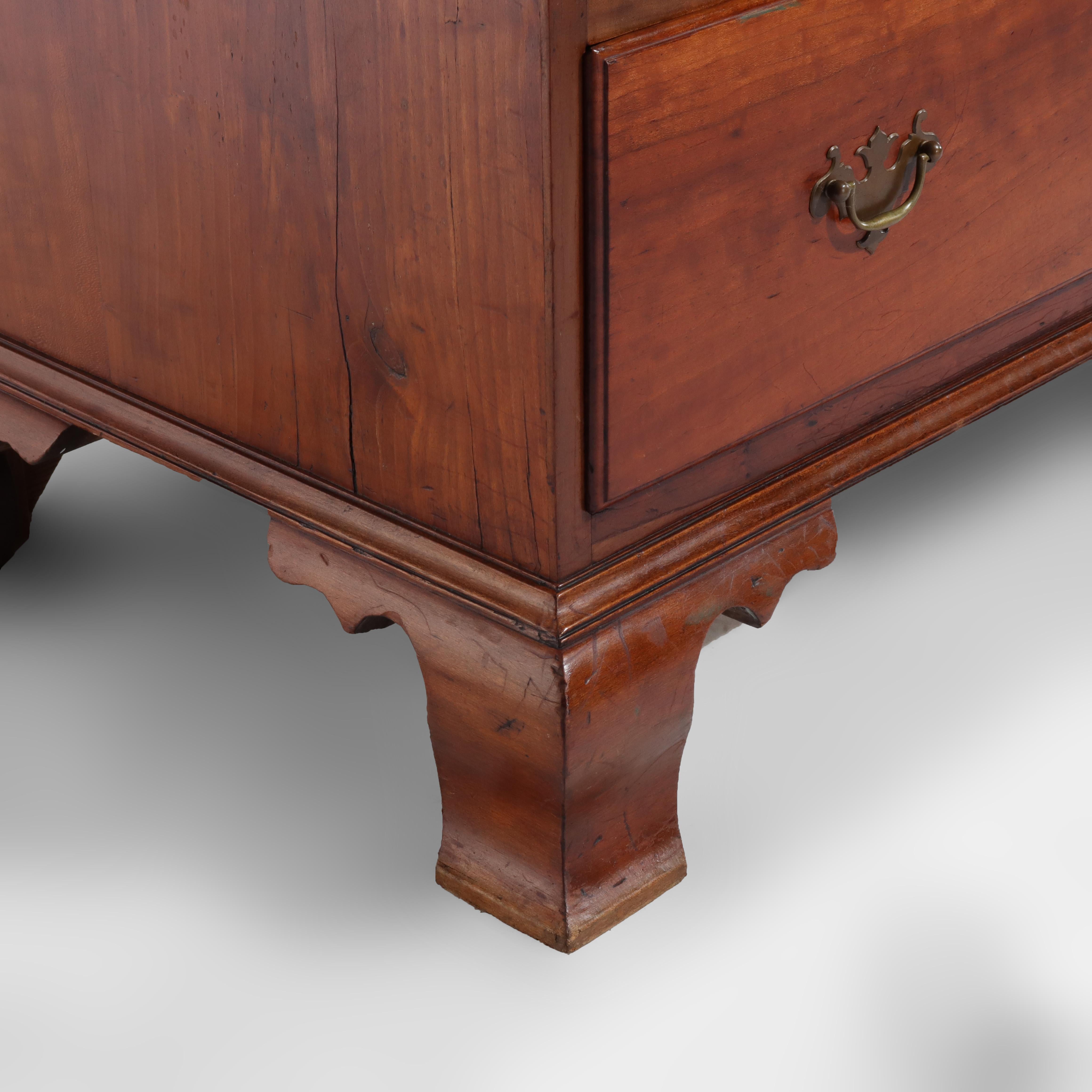 Antico cassettone a 4 cassetti in ciliegio Chippendale C1800 in vendita 3