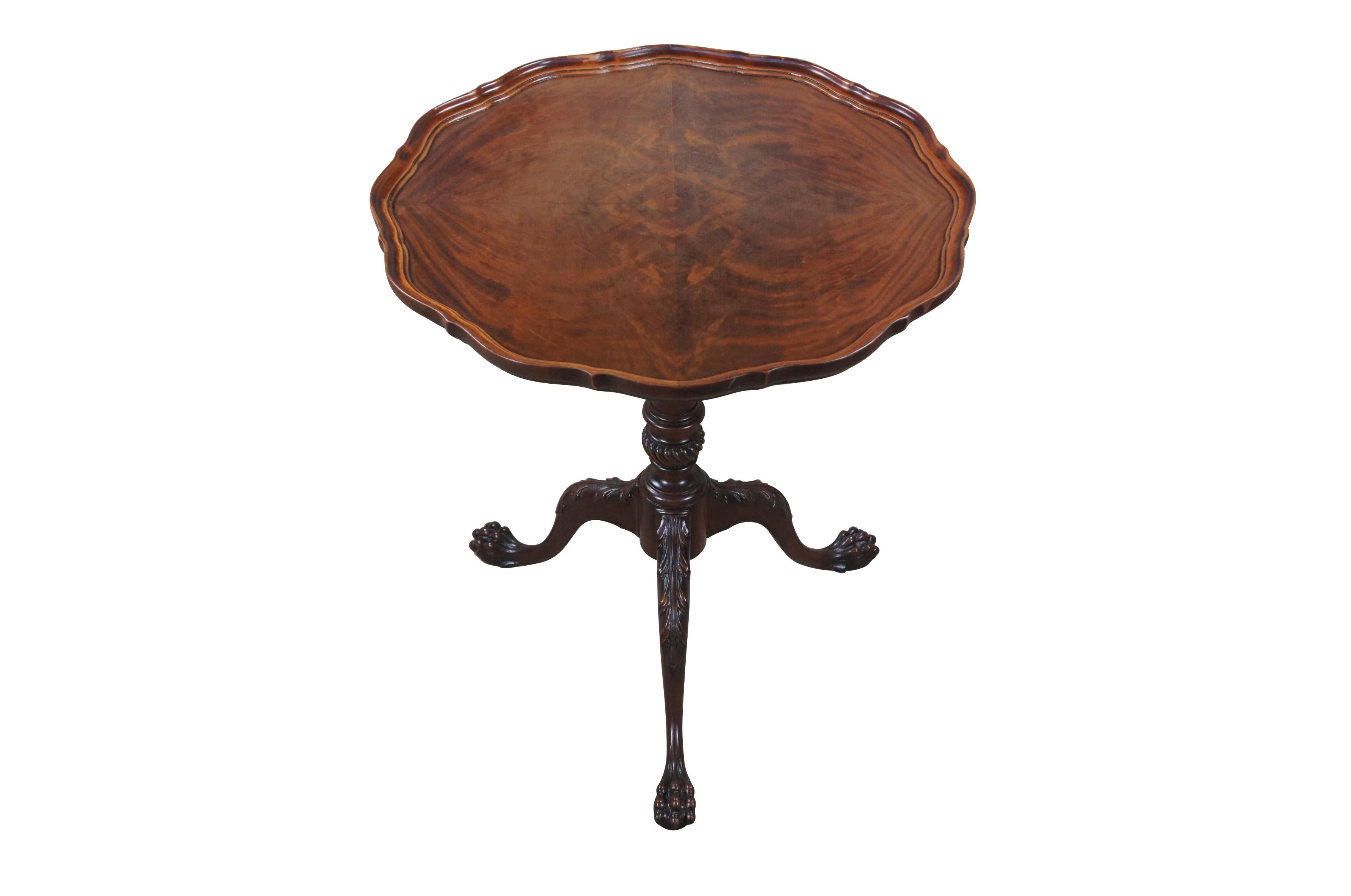 Antique Chippendale Flame Mahogany Pie Crust Ball & Claw Pedestal Tea Table  In Good Condition For Sale In Dayton, OH