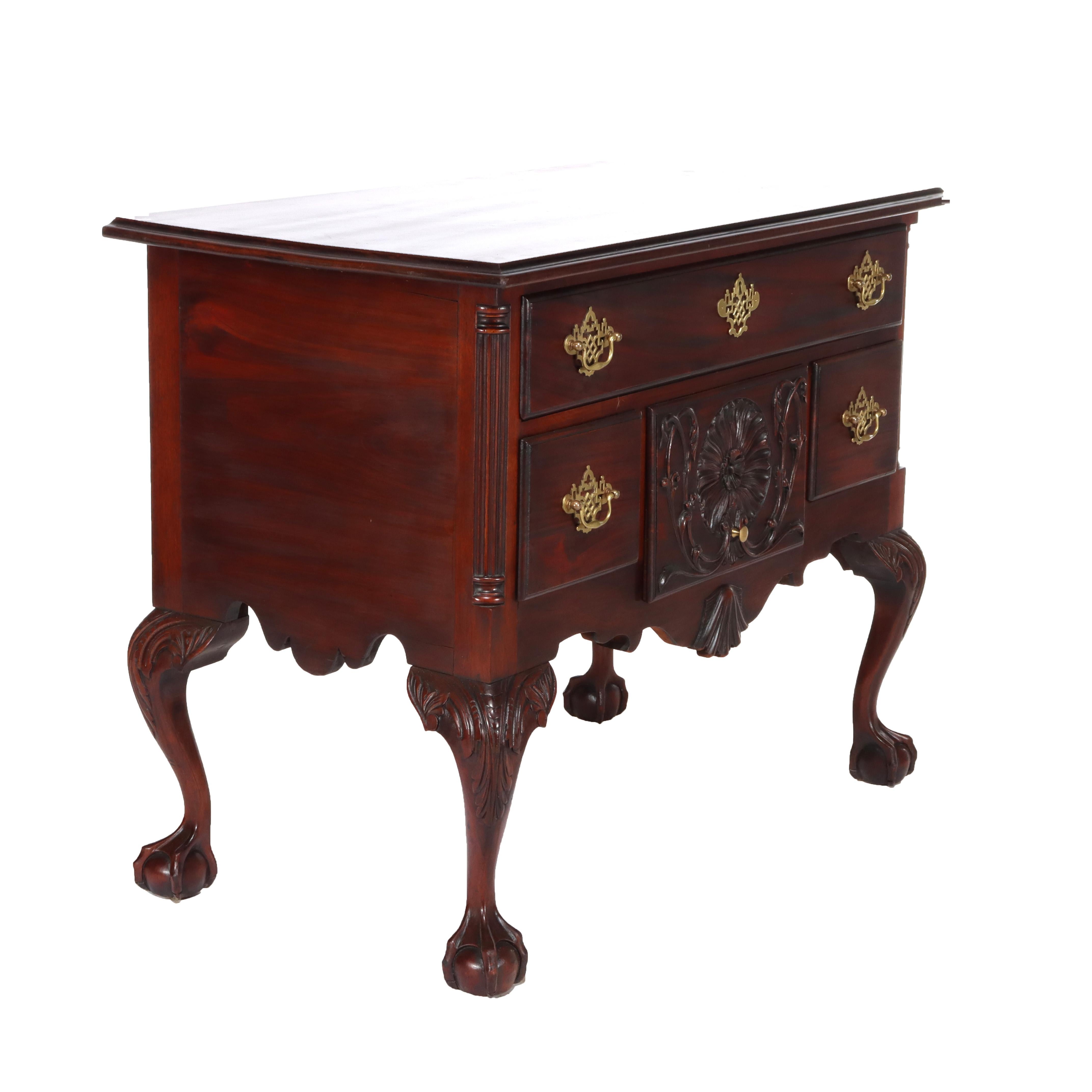 Ancienne table basse Chippendale en acajou sculpté de coquillages et de fleurs C1920 en vente 6
