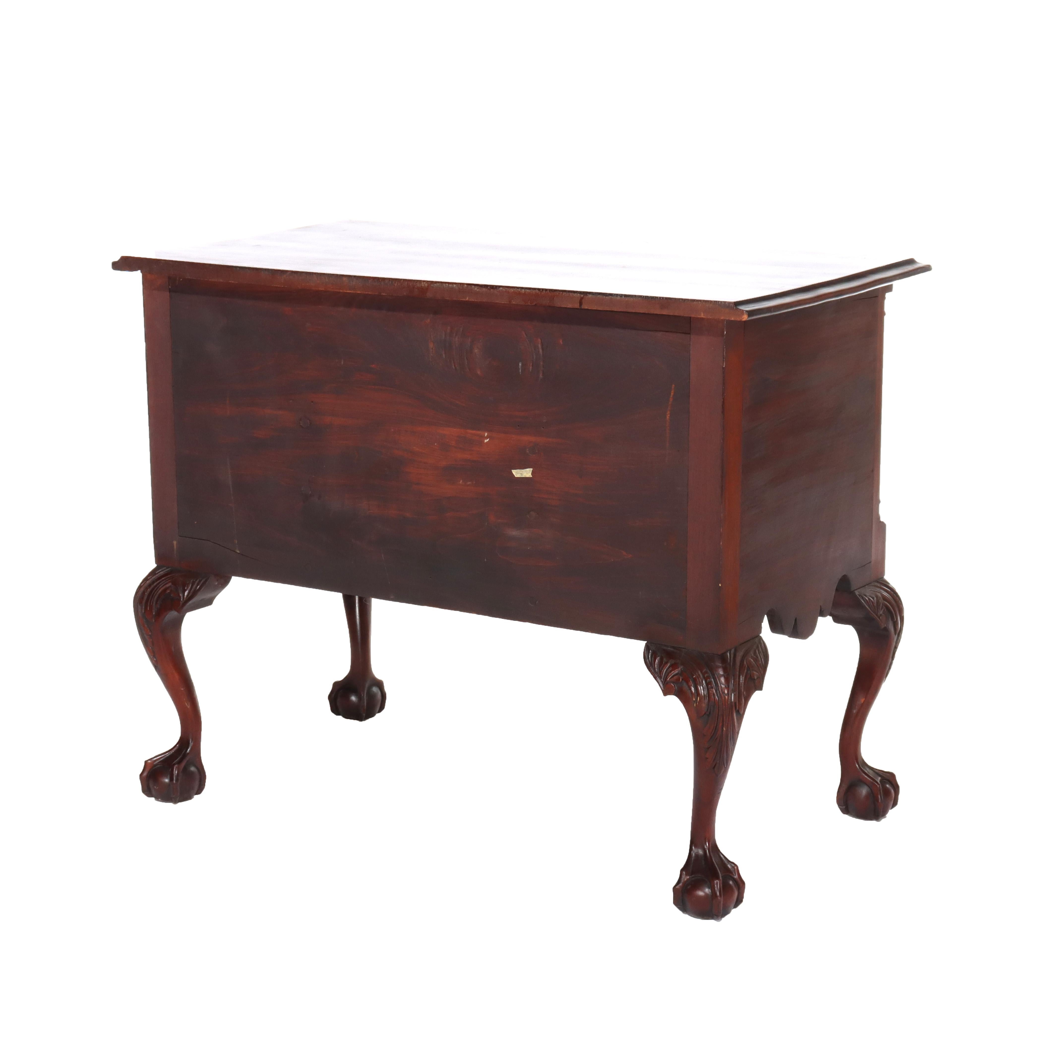 Ancienne table basse Chippendale en acajou sculpté de coquillages et de fleurs C1920 en vente 7