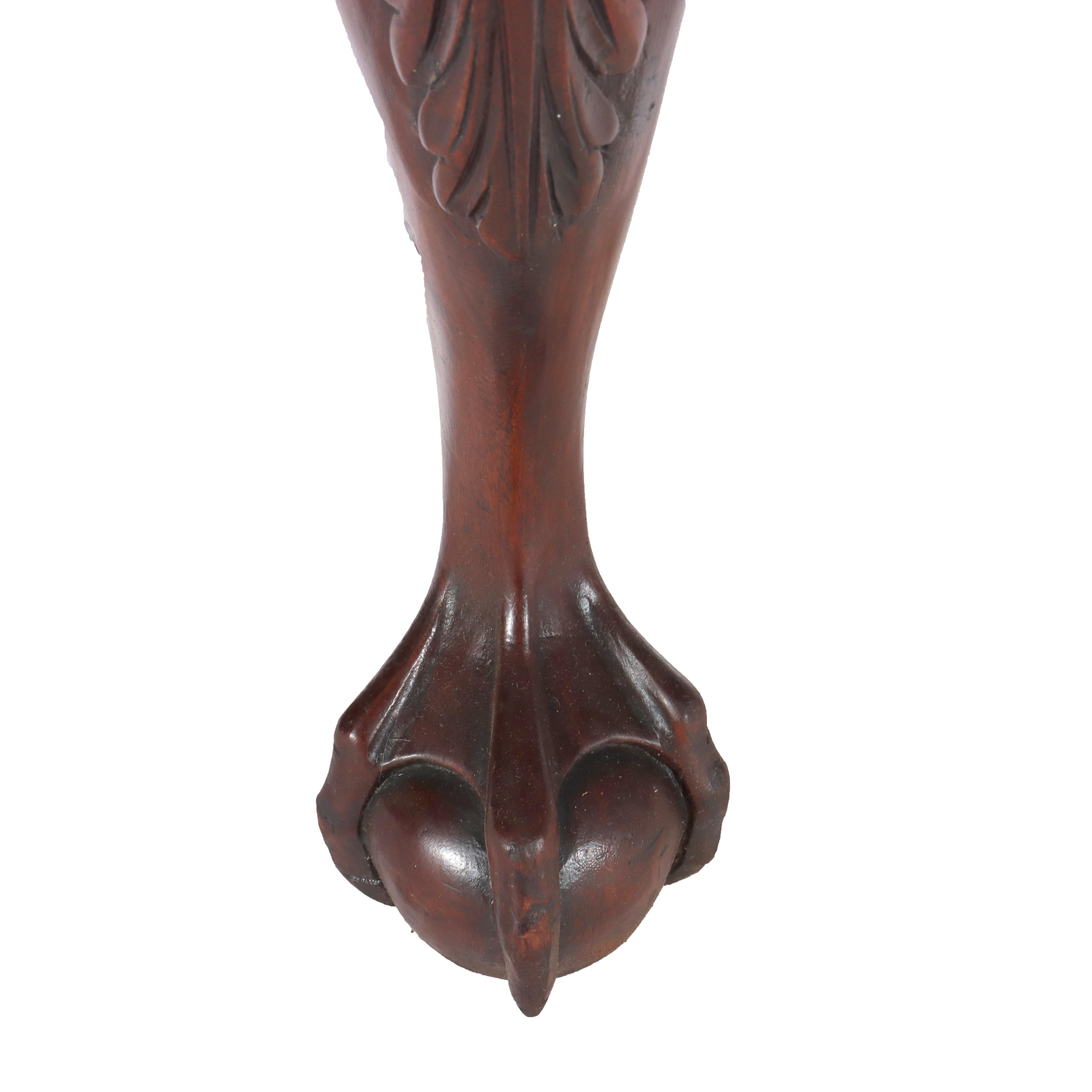 Ancienne table basse Chippendale en acajou sculpté de coquillages et de fleurs C1920 en vente 4