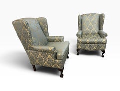 Fauteuils rembourrés anciens de style Chippendale en acajou, avec pieds en forme de boule et de griffe - Lot de 2
