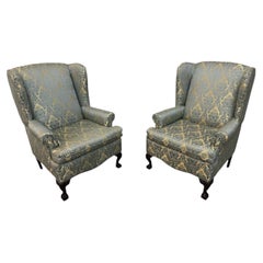 Fauteuils rembourrés anciens de style Chippendale en acajou, avec pieds en forme de boule et de griffe - Lot de 2