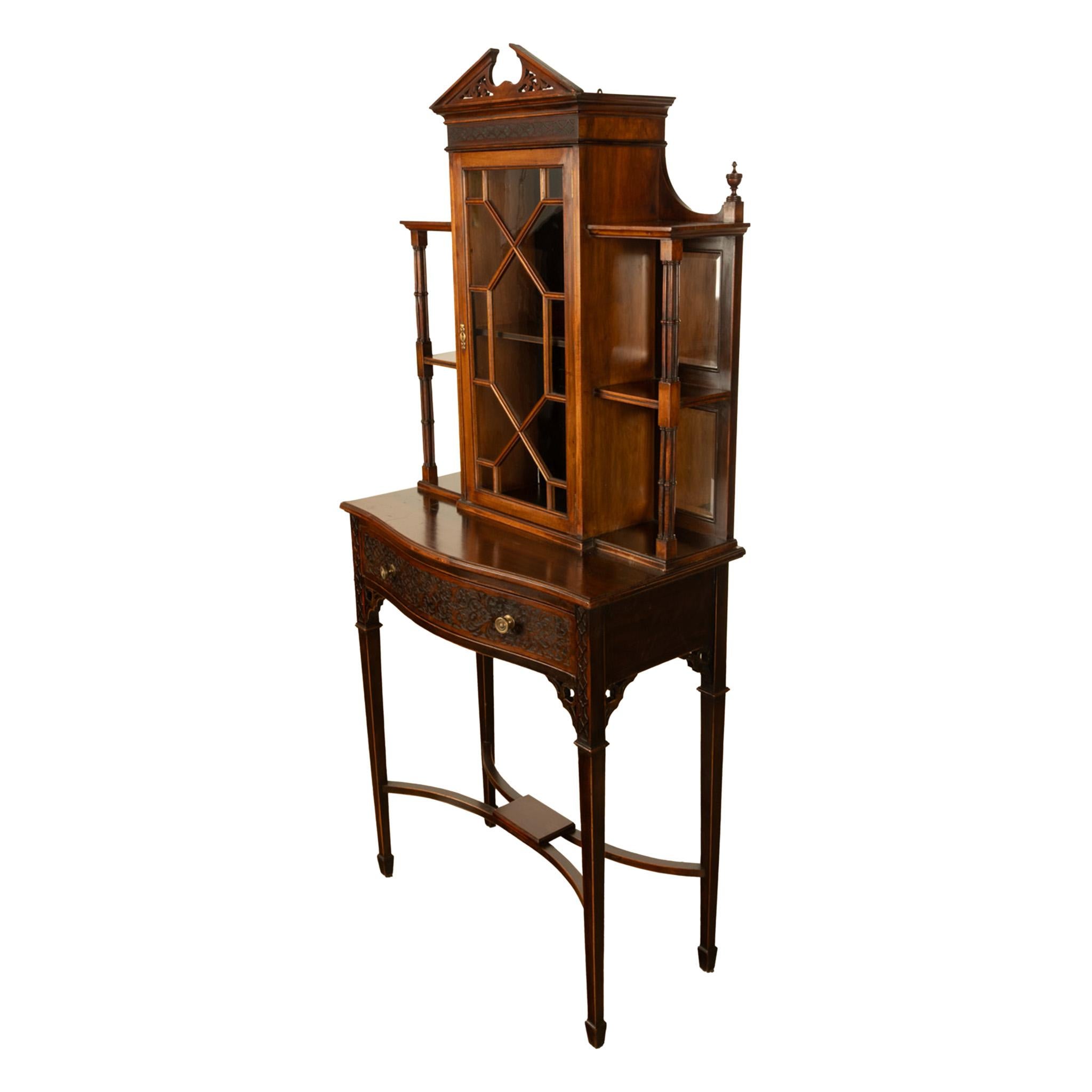 Antike Chippendale Mahagoni geschnitzt Vitrine Schrank Vitrine auf Stand 1895 (Englisch) im Angebot