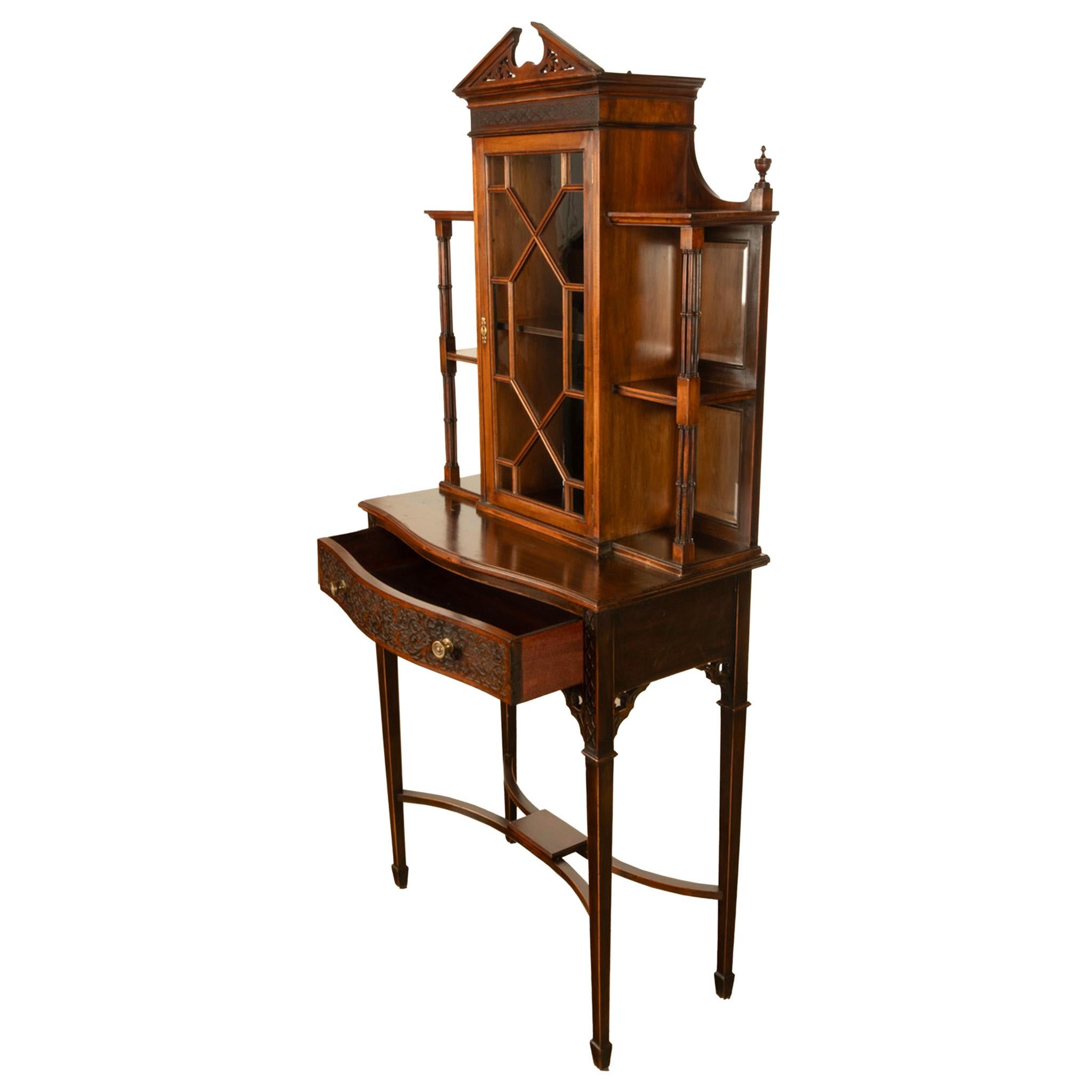 Antike Chippendale Mahagoni geschnitzt Vitrine Schrank Vitrine auf Stand 1895 im Zustand „Gut“ im Angebot in Portland, OR