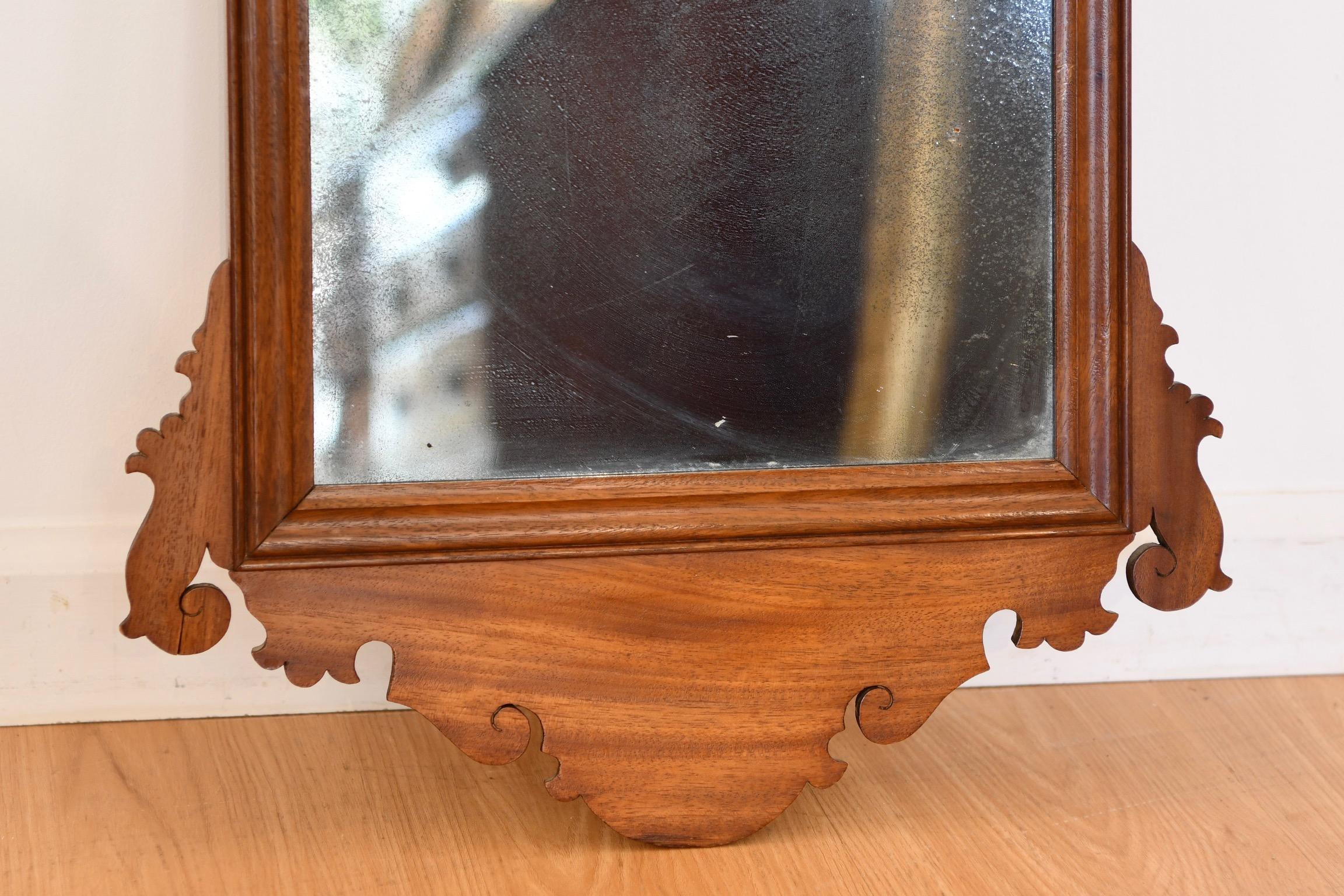Antique Chippendale Mahogany Fret Carved Mirror In Good Condition For Sale In Brooklyn, NY
