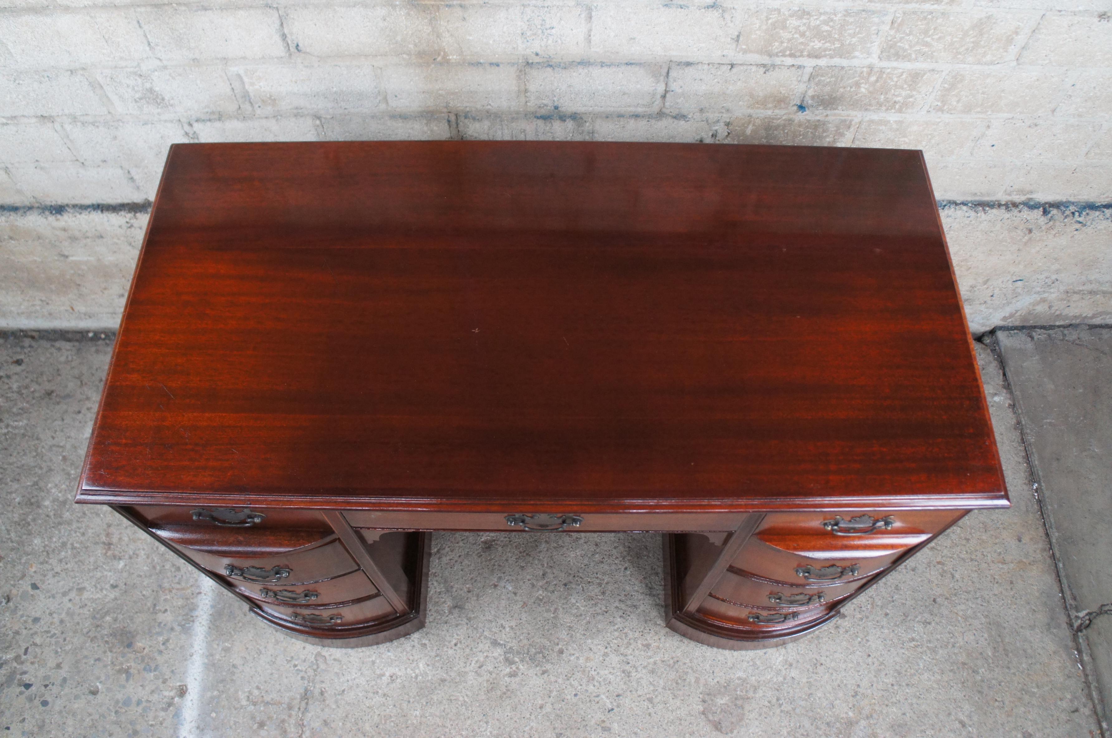 Antique Chippendale Mahogany Kneehole Bowfront Library Office Table Writing Desk In Good Condition For Sale In Dayton, OH