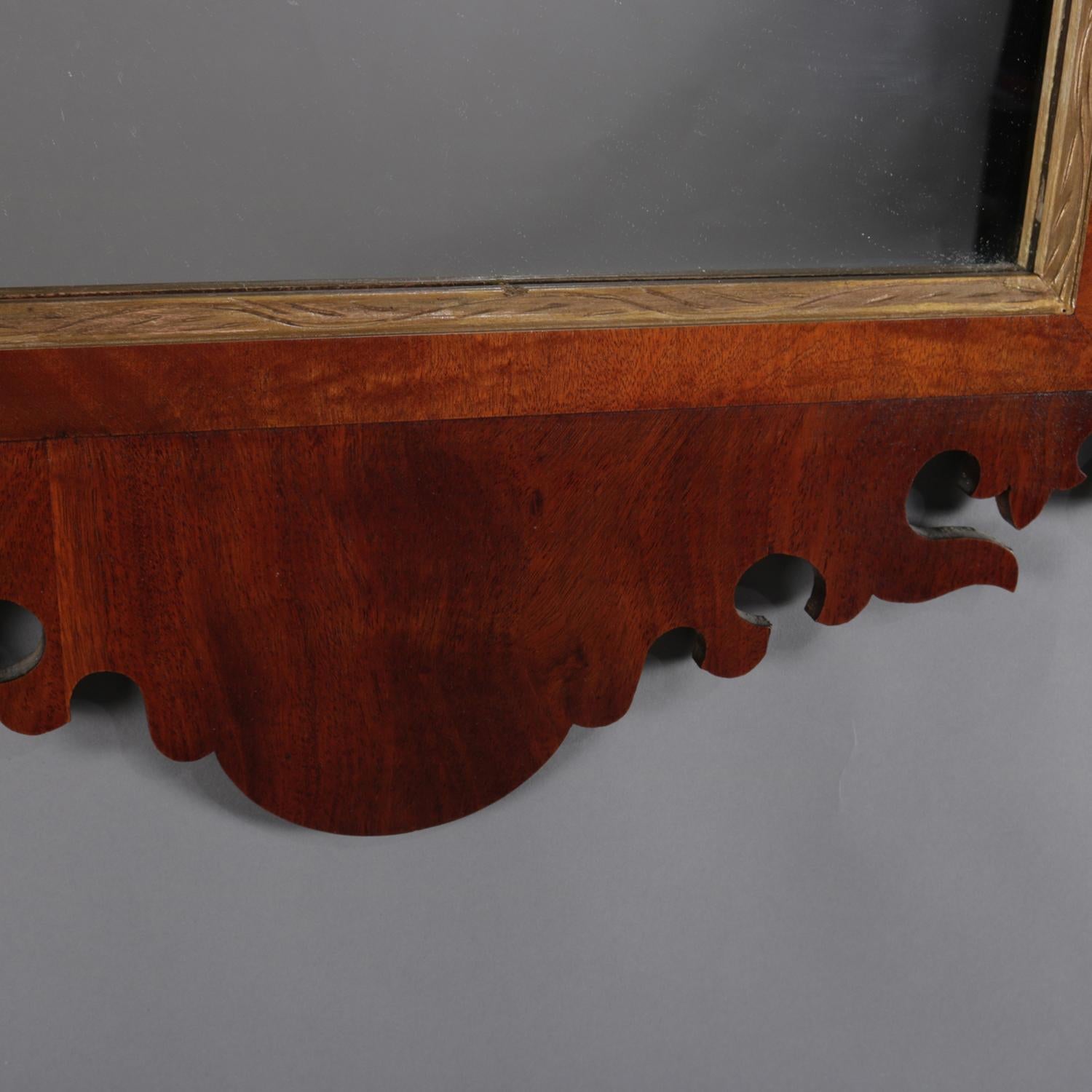 XIX secolo Antique Mirror da parete Chippendale in mogano a forma di rotolo e fenice dorata