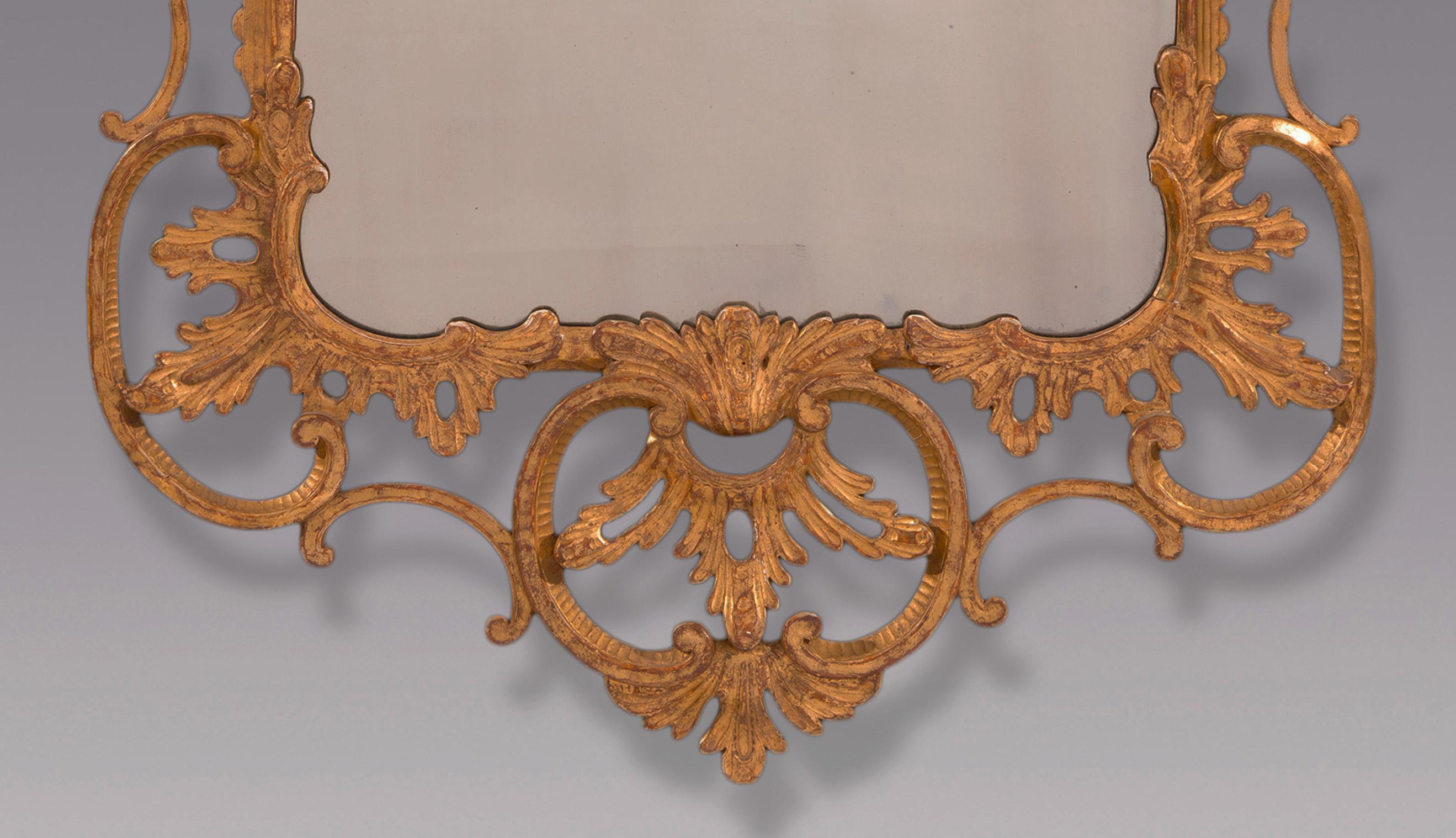 Antique Chippendale period carved wood and gilt rococo mirror In Good Condition For Sale In London, GB