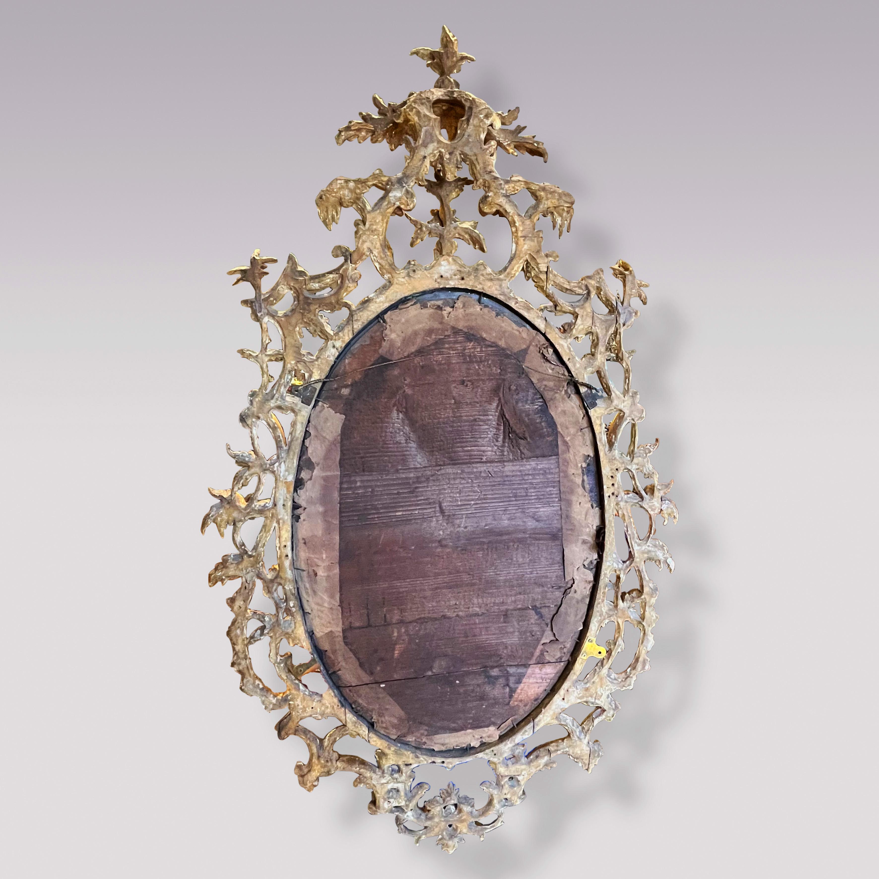 Miroir ovale ancien d'époque Chippendale en bois sculpté et doré Bon état - En vente à London, GB