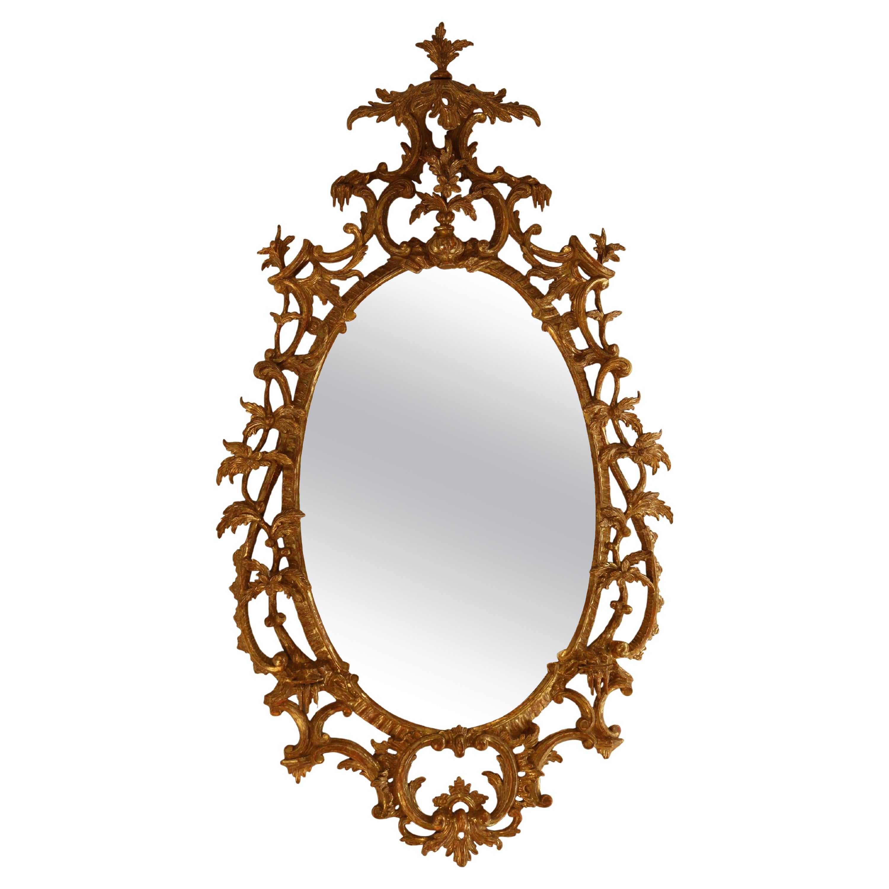 Antique Mirror ovale in legno intagliato dorato del periodo Chippendale