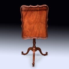 Antico tavolo occasionale in mogano di epoca Chippendale