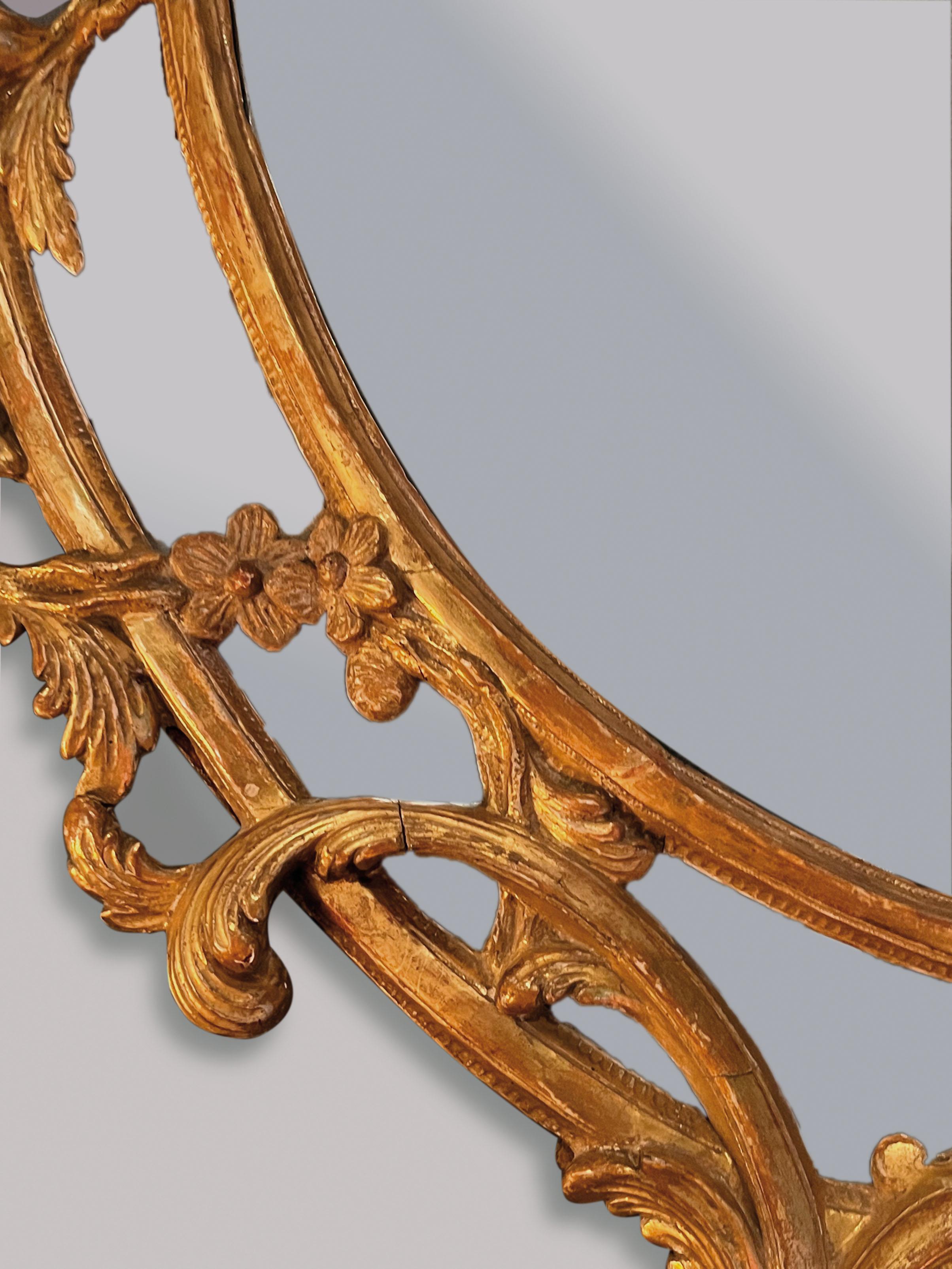 Antiguo espejo oval de época Chippendale de madera tallada y dorada en Bueno estado para la venta en London, GB