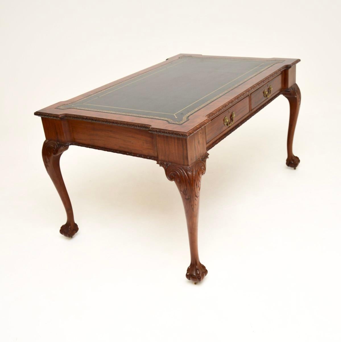 Antiker Chippendale-Revival-Schreibtisch von Gillows (Britisch) im Angebot