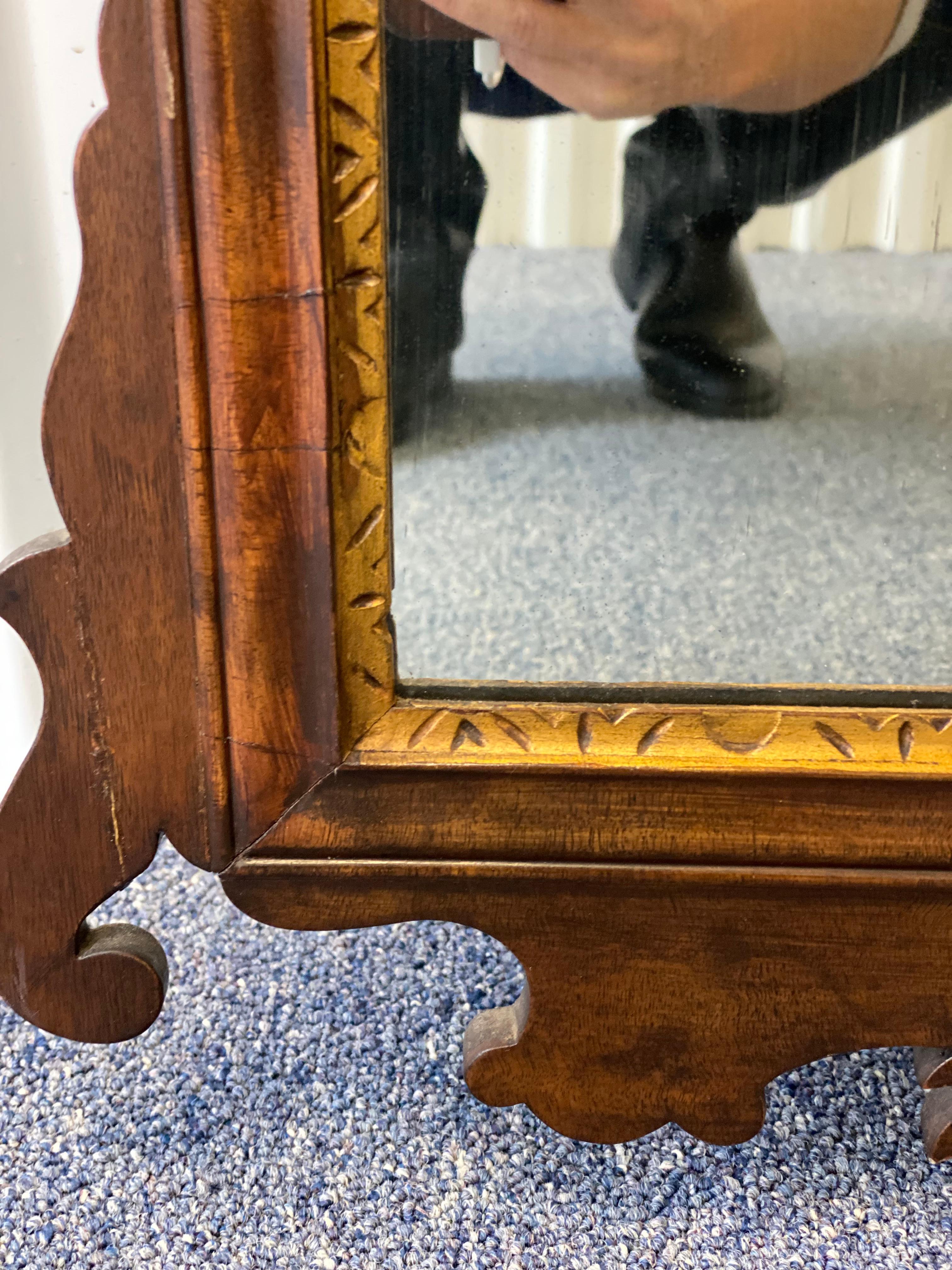 Acajou Antique Chippendale Style sculpté Mahogany Mirror avec Phoenix Crest en vente