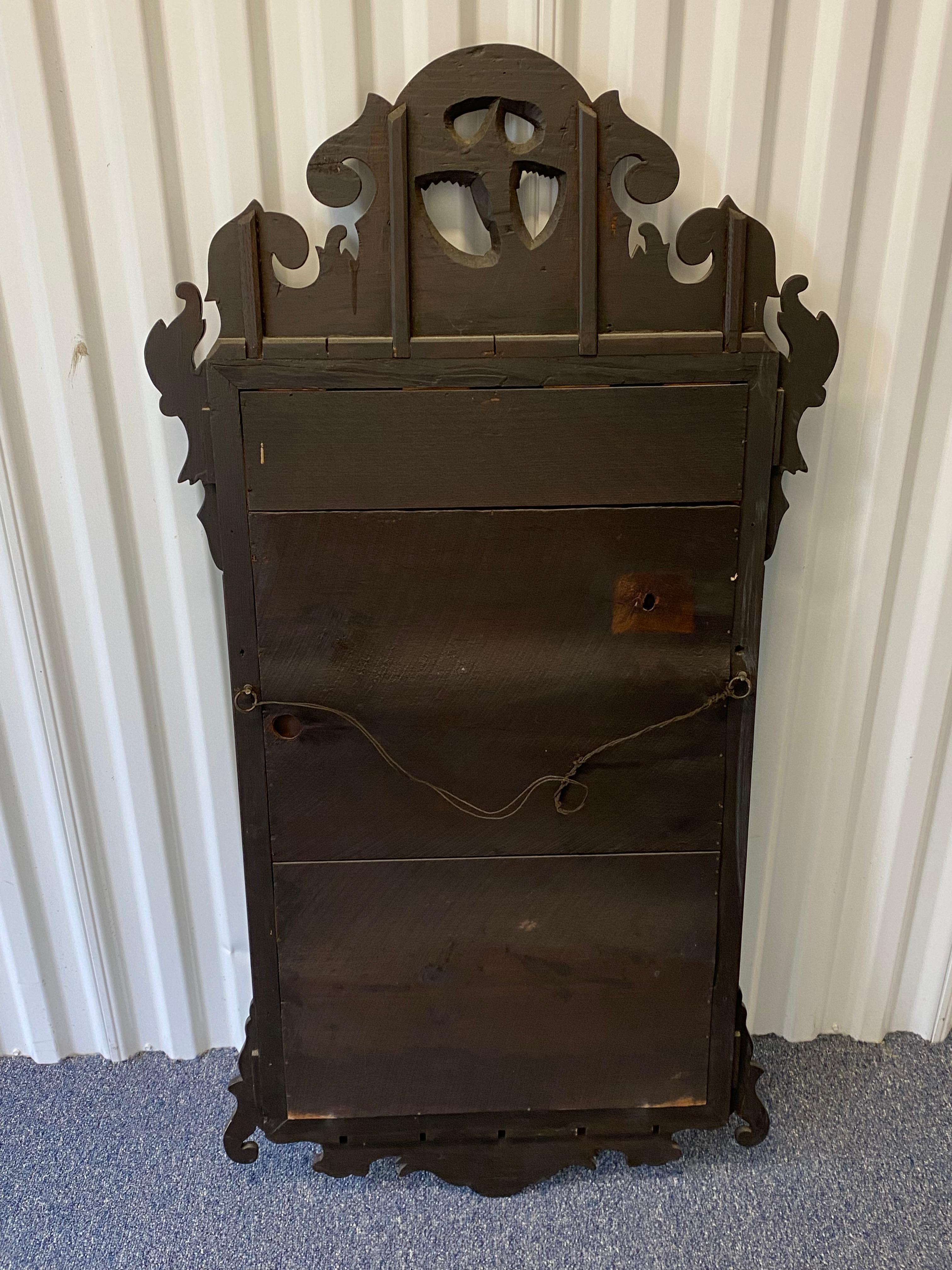 Antique Chippendale Style sculpté Mahogany Mirror avec Phoenix Crest en vente 2