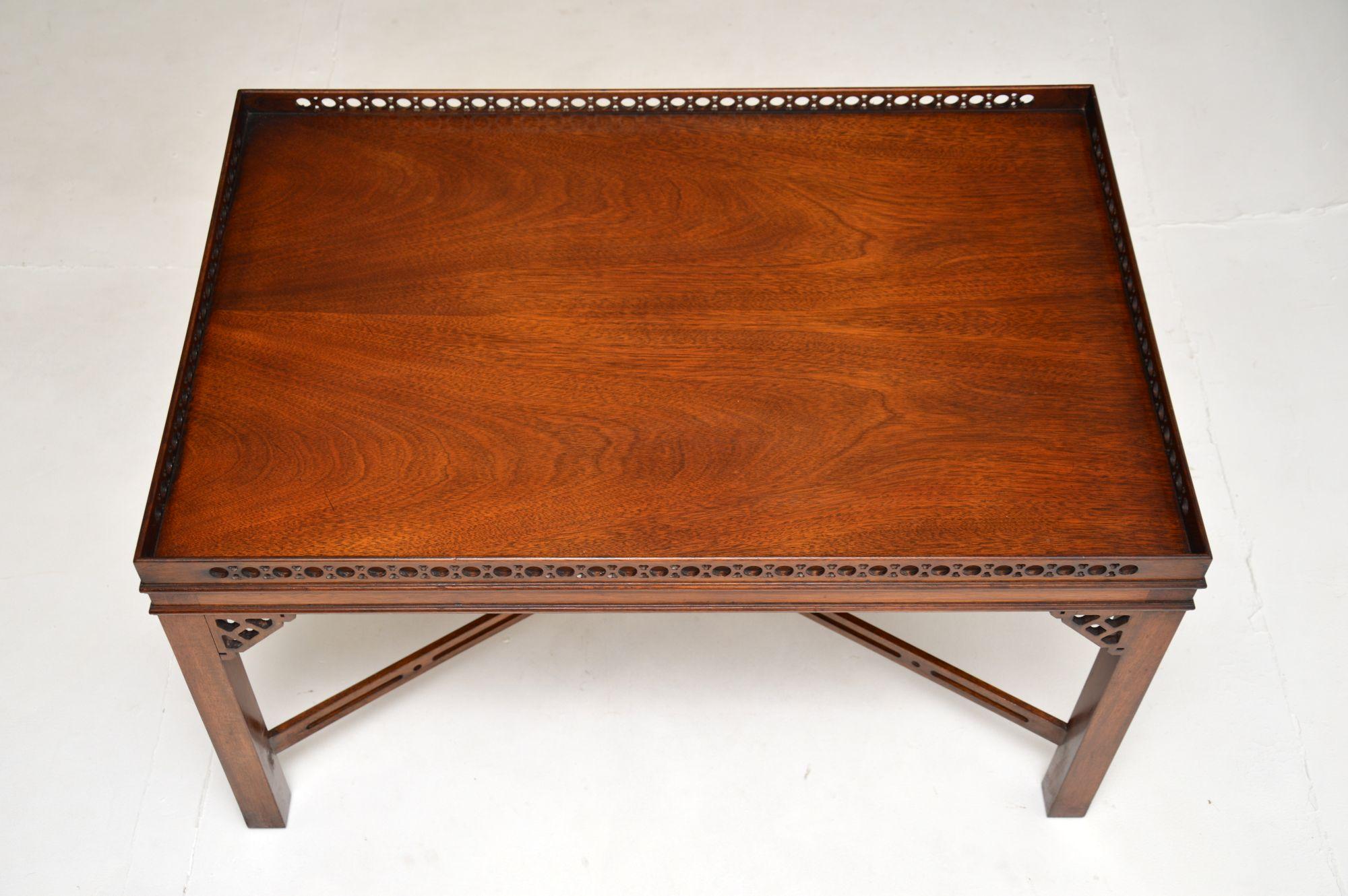 Antique Chippendale Style Coffee Table In Good Condition For Sale In London, GB