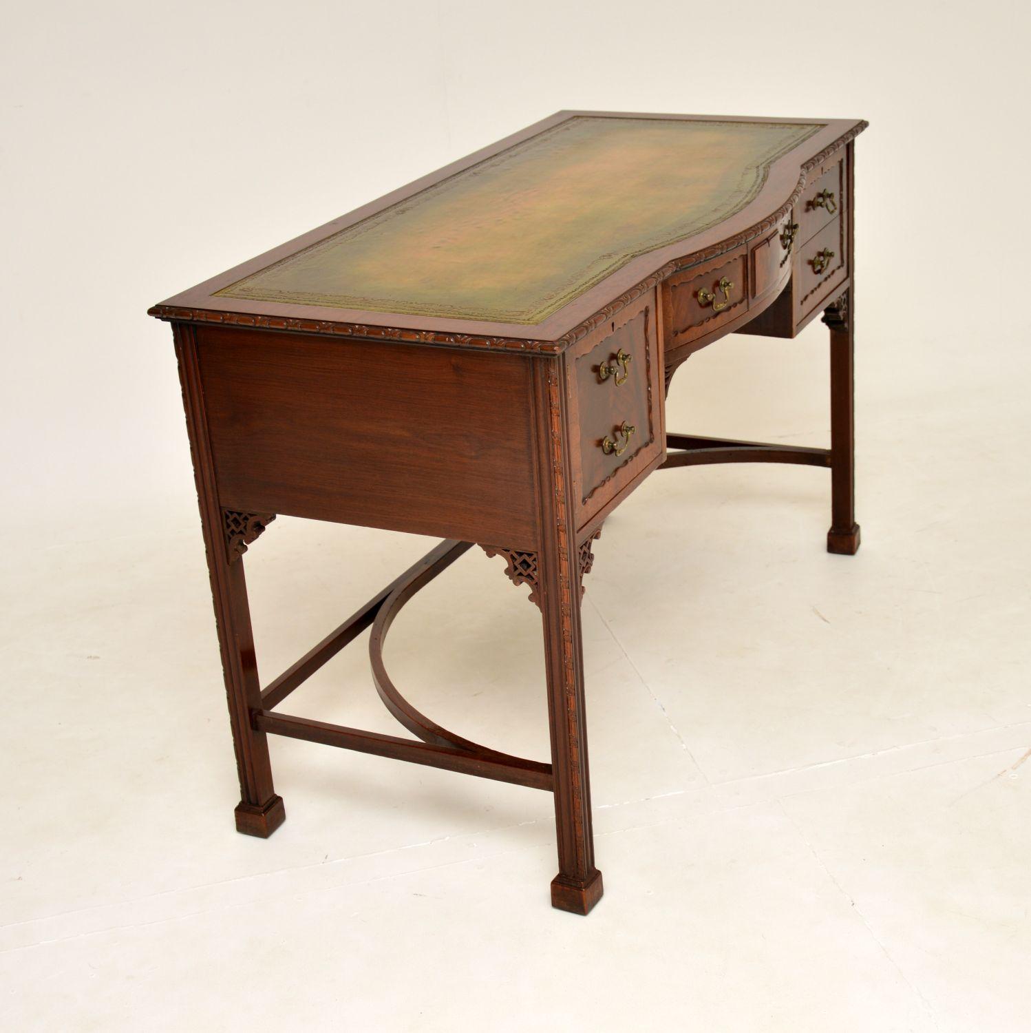 Antique Chippendale Style Leather Top Desk In Good Condition In London, GB