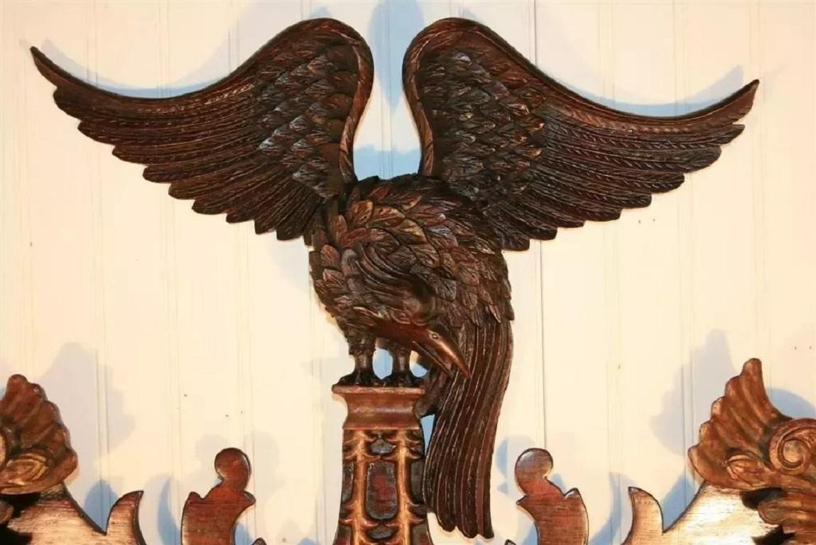 Sconosciuto Antique Mirror in stile Chippendale in mogano e legno dorato con uccello della Fenice in vendita