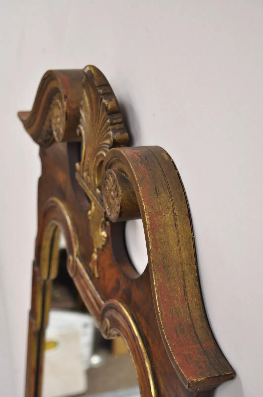 Antique miroir mural de style Chippendale en acajou Broken Arch doré Bon état - En vente à Philadelphia, PA