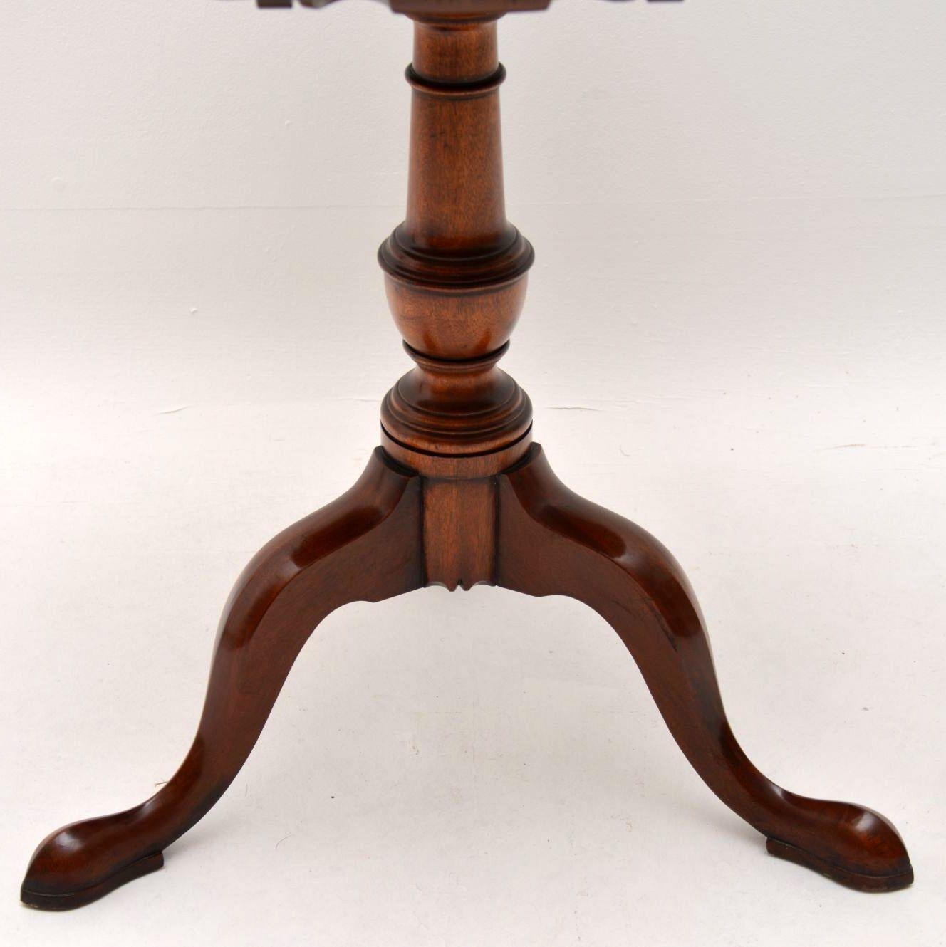 Antique Chippendale Style Mahogany Tilt-Top Table 2