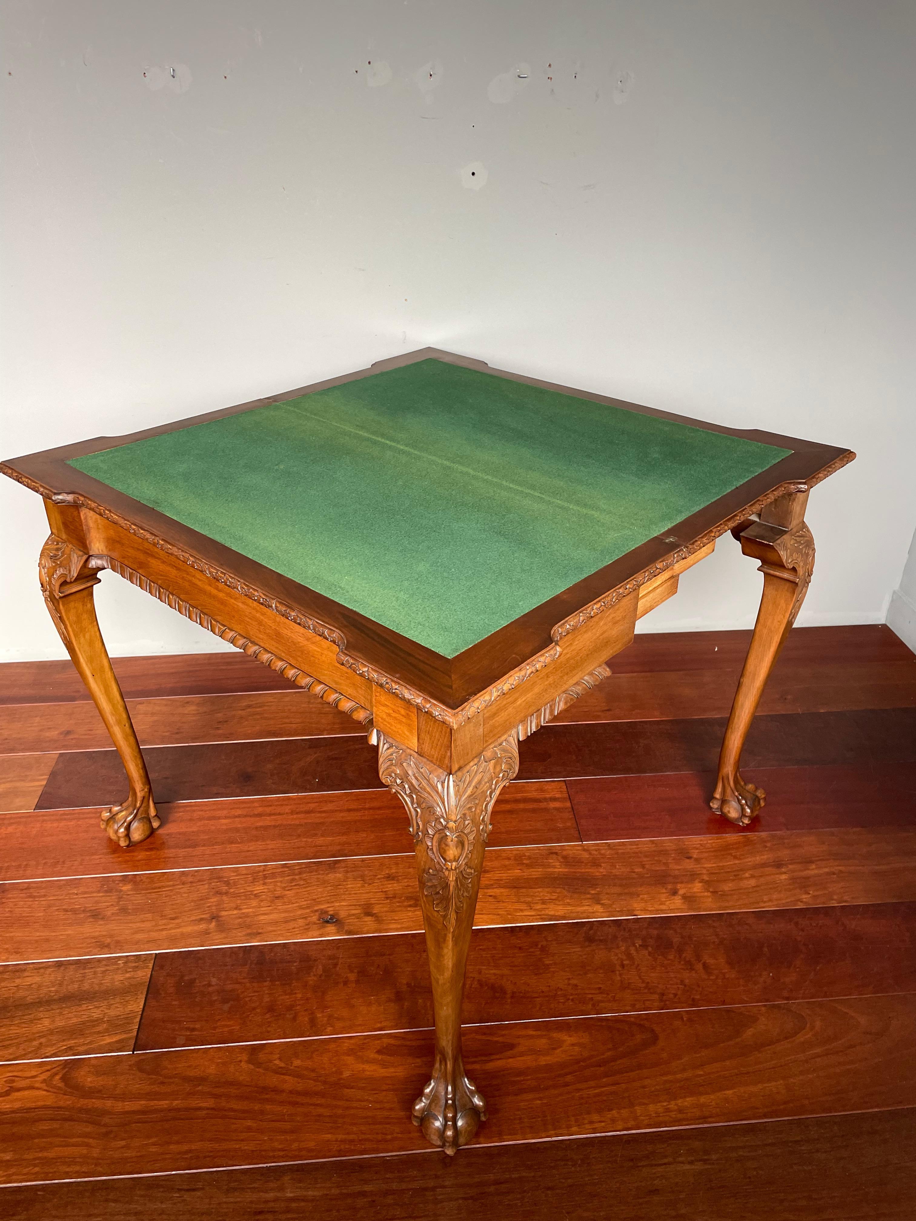 Table d'appoint / table de jeux ancienne en bois de noyer et en chêne, style Chippendale, avec une superbe Patina en vente 4