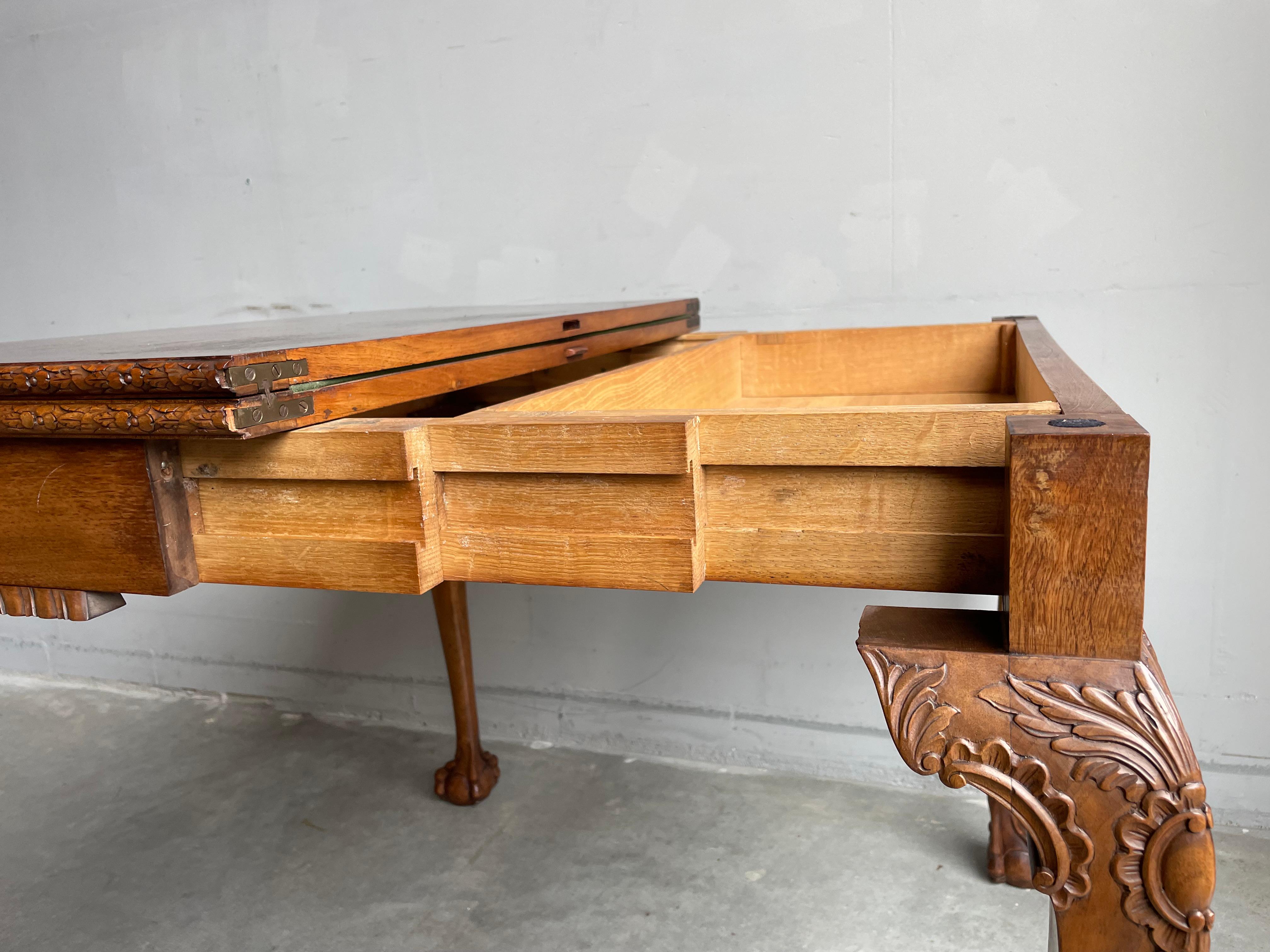 Antiker Beistelltisch/Spieltisch aus Nussbaumholz und Eiche im Chippendale-Stil mit großer Patina, antik im Angebot 4