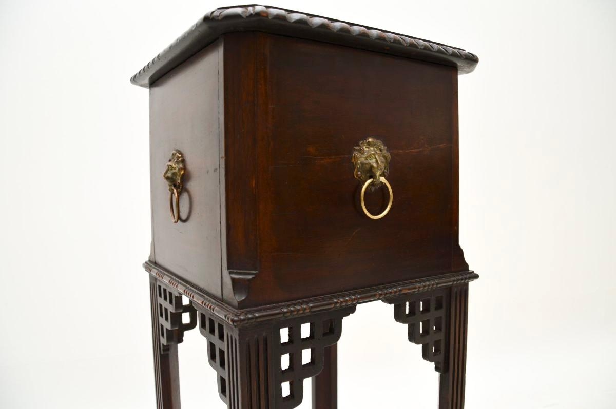 Table d'appoint ancienne de style Chippendale en vente 4